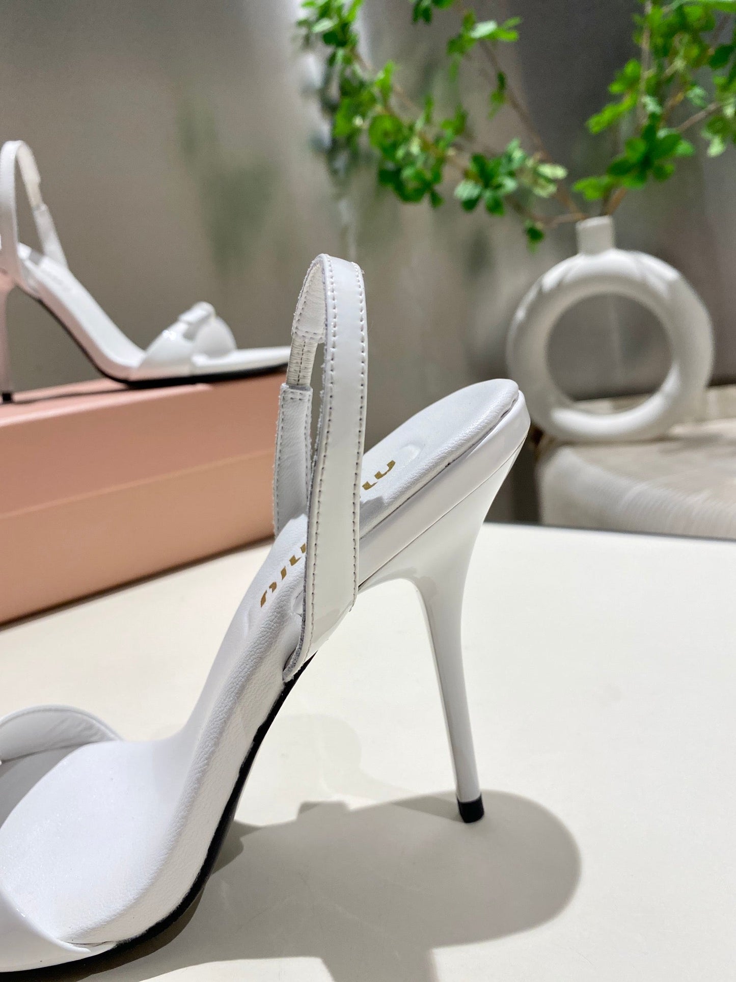 TWO STRAP HIGH HEELED SANDALS IN WHITE GLOSSY SHEEPSKIN - 34