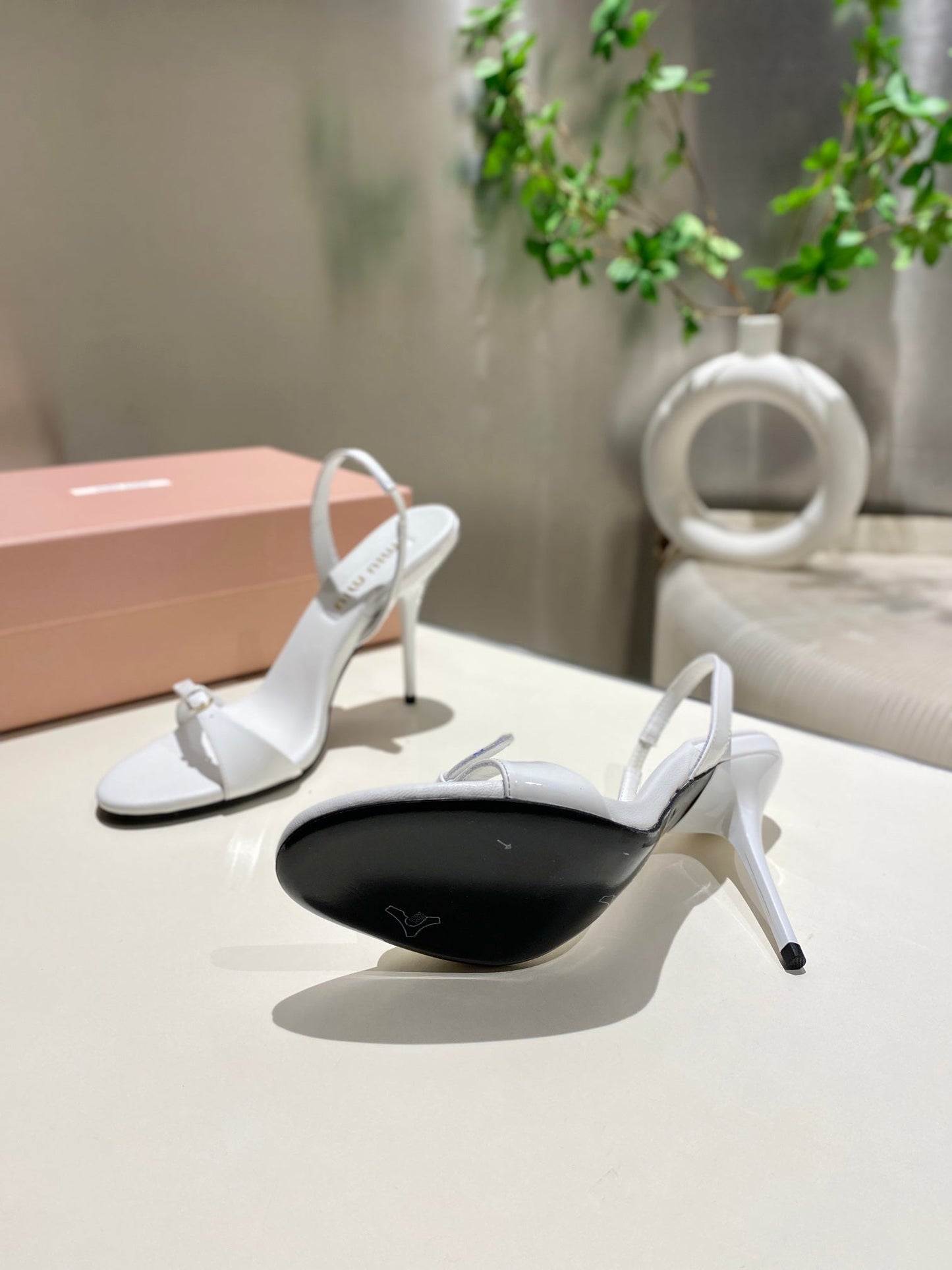TWO STRAP HIGH HEELED SANDALS IN WHITE GLOSSY SHEEPSKIN - 34