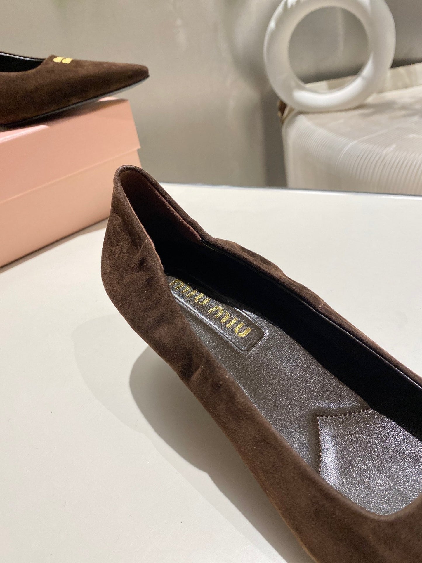 POINTED-TOE MID HEEL PUMPS IN CHOCOLATE SUEDE - 34