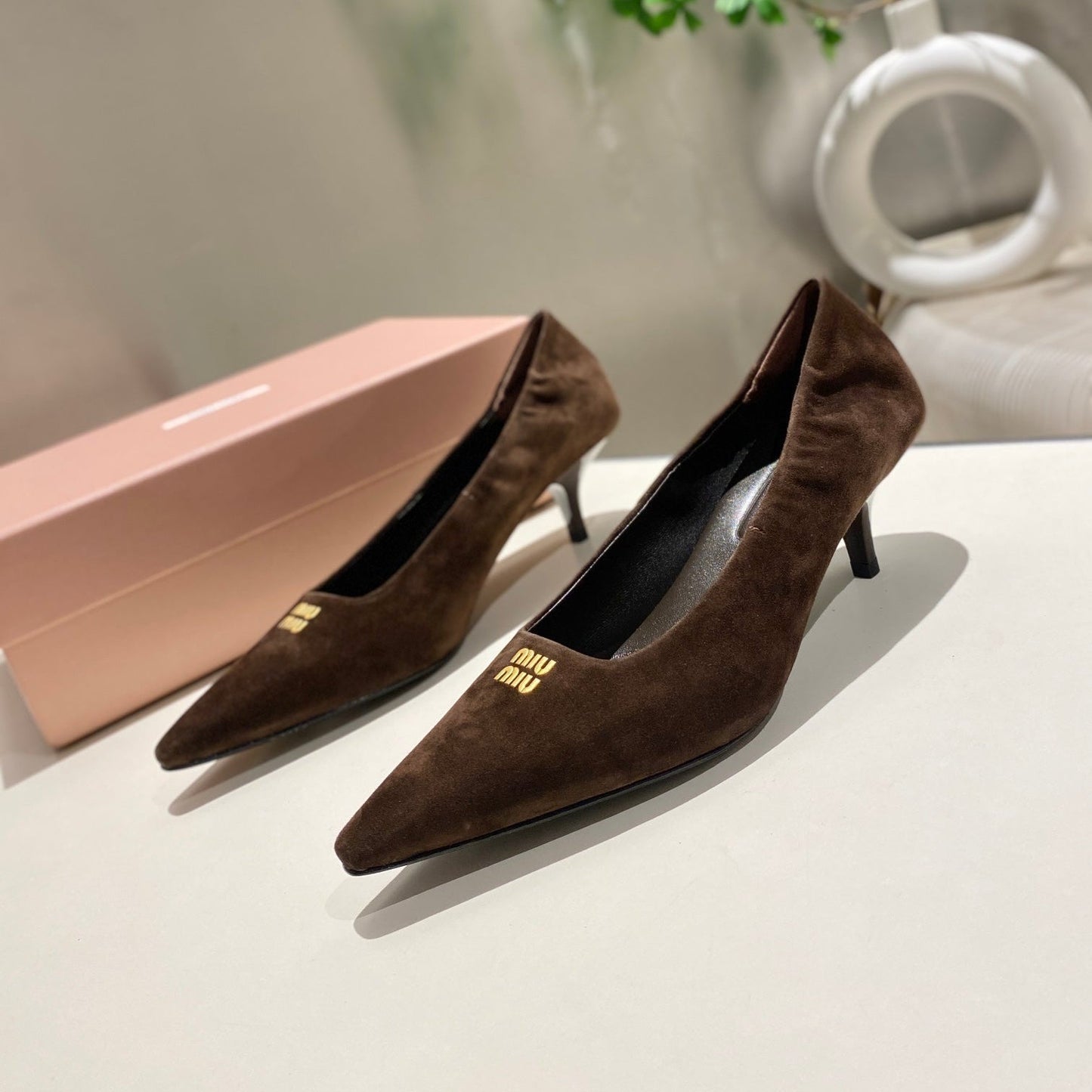 POINTED-TOE MID HEEL PUMPS IN CHOCOLATE SUEDE - 34