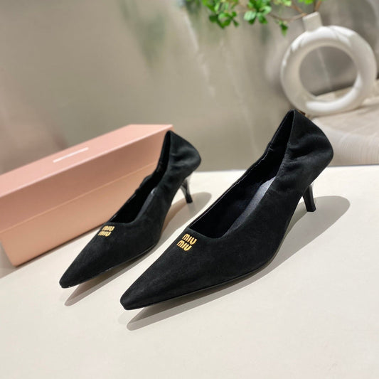 POINTED-TOE MID HEEL PUMPS IN BLACK SUEDE - 34