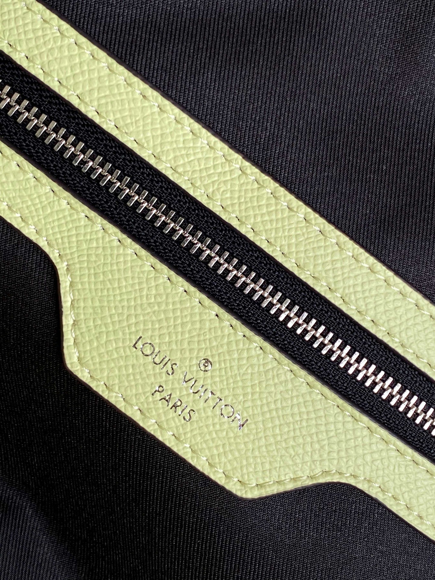 LV 25S KEEPALL BANDOULIÈRE 45 IN LIGHT OLIVE GREEN CALFSKIN SILVER HARDWARE