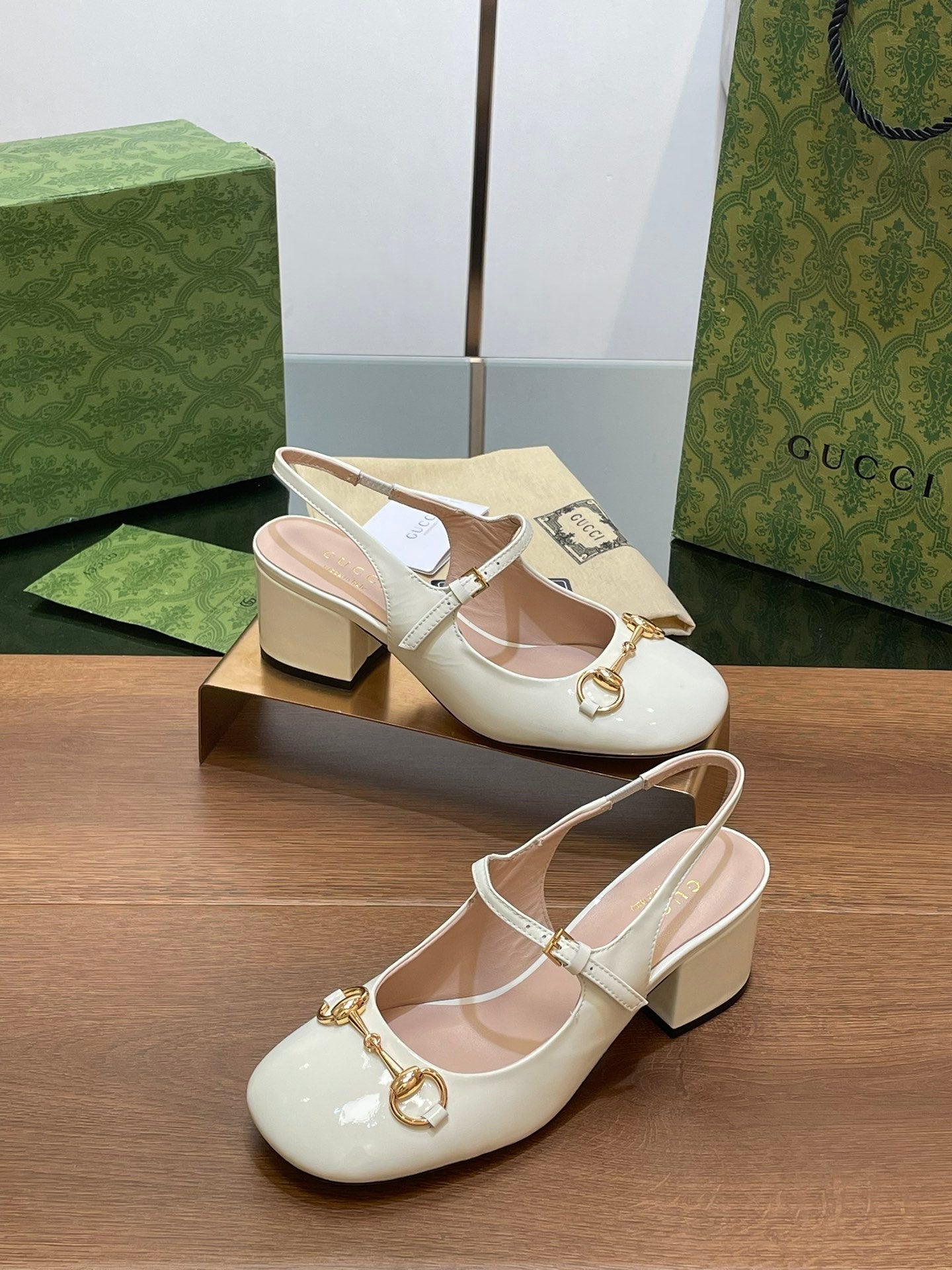 GG HORSEBIT PUMP WHITE GLOSSY LAMBSKIN - 35