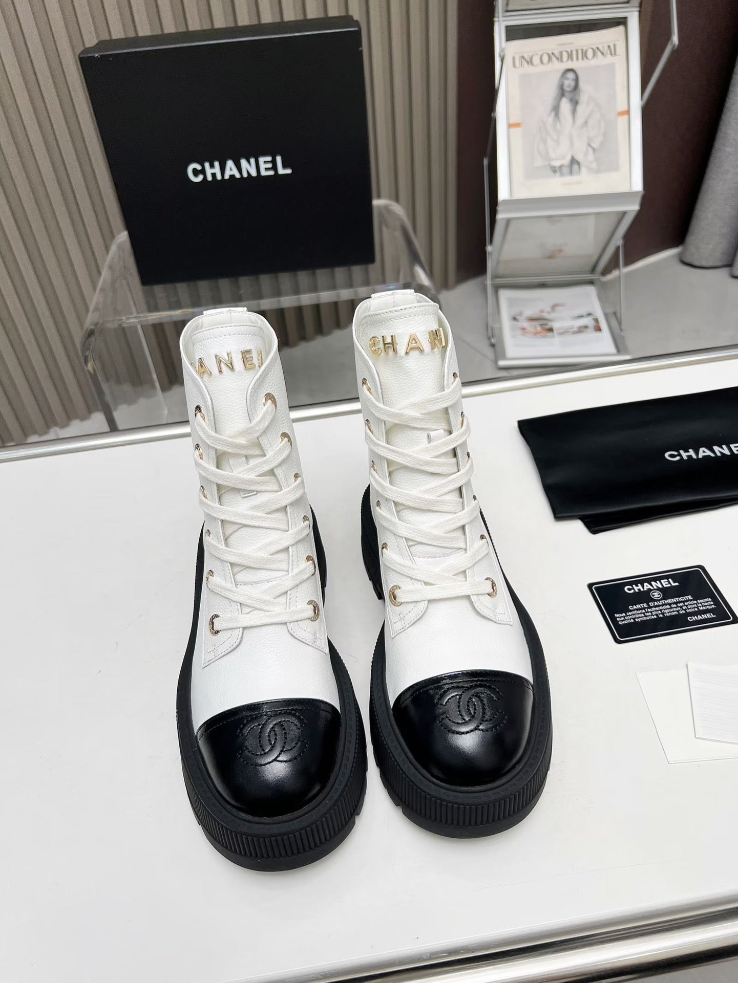 SHORT BOOTS IN WHITE MIX BLACK COWHIDE - 34