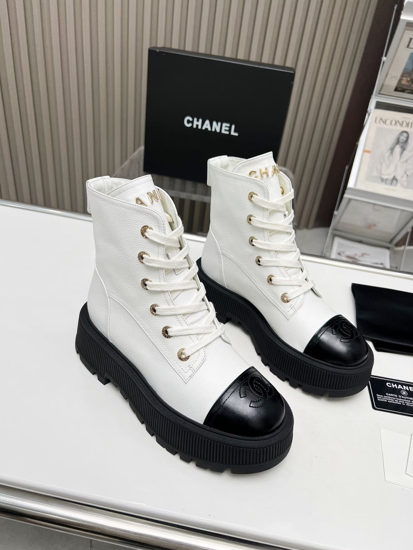 SHORT BOOTS IN WHITE MIX BLACK COWHIDE - 34