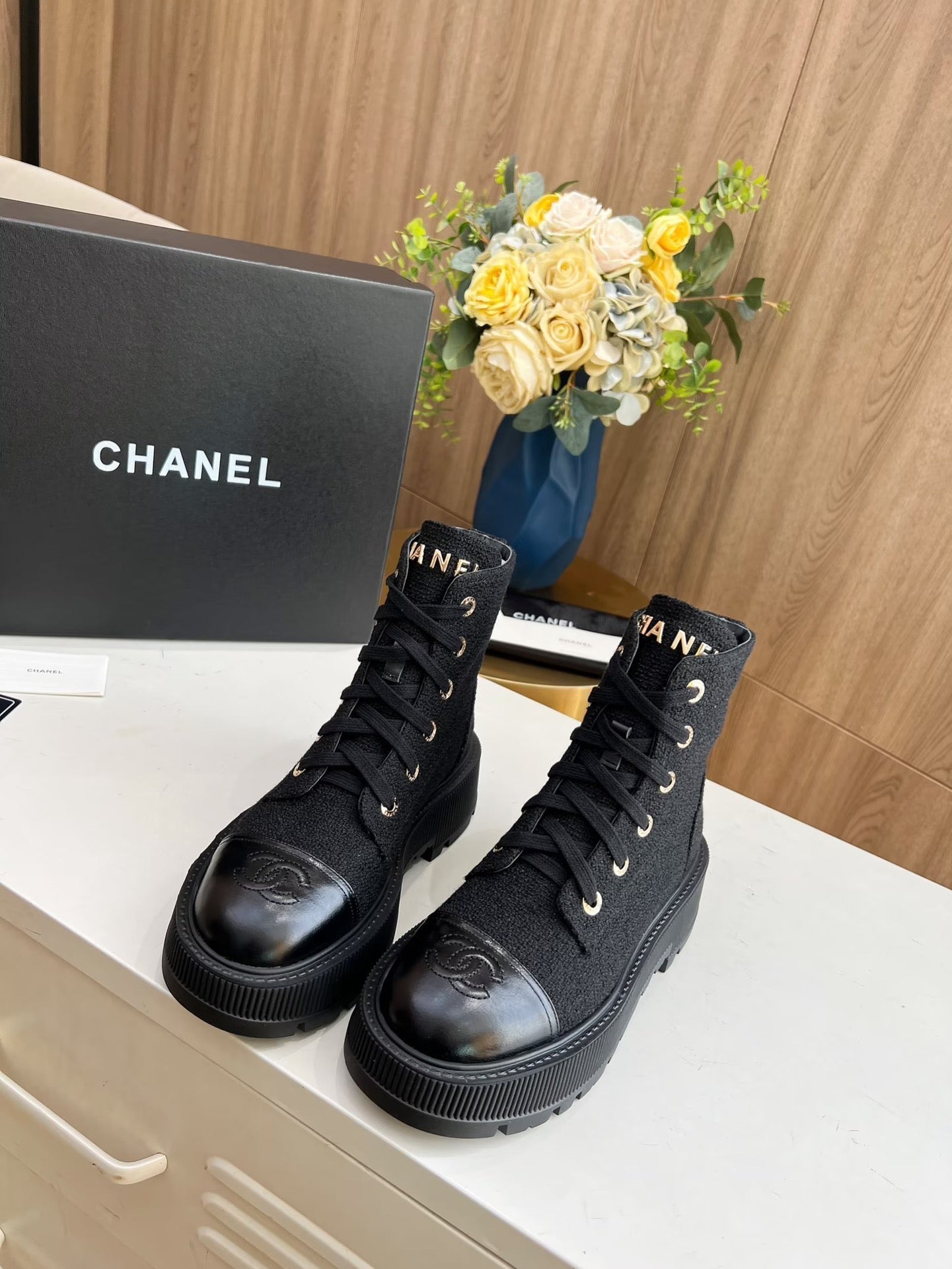 SHORT BOOTS IN BLACK TWEED AND CALFSKIN - 34