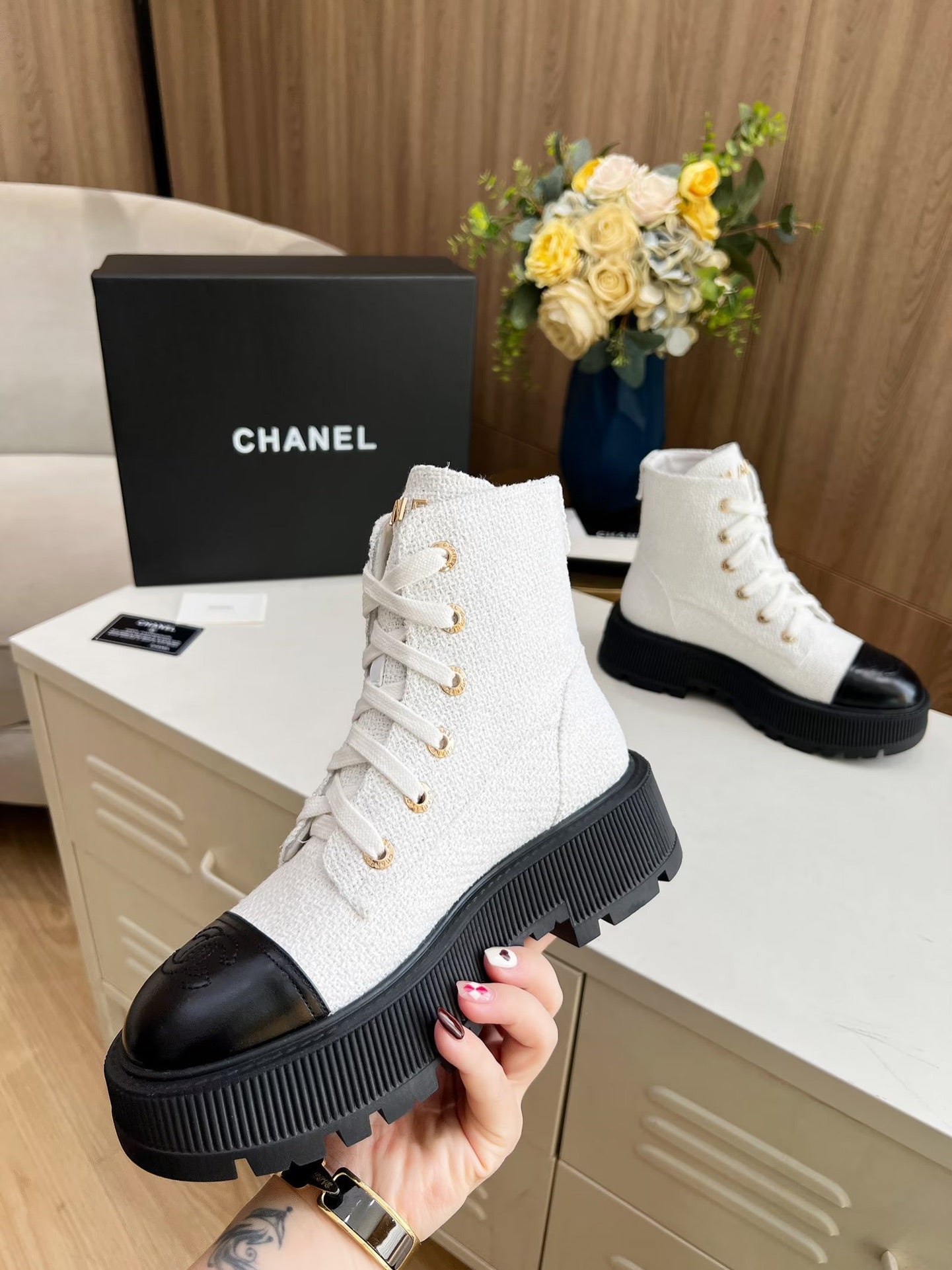 SHORT BOOTS IN WHITE TWEED AND BLACK CALFSKIN - 34