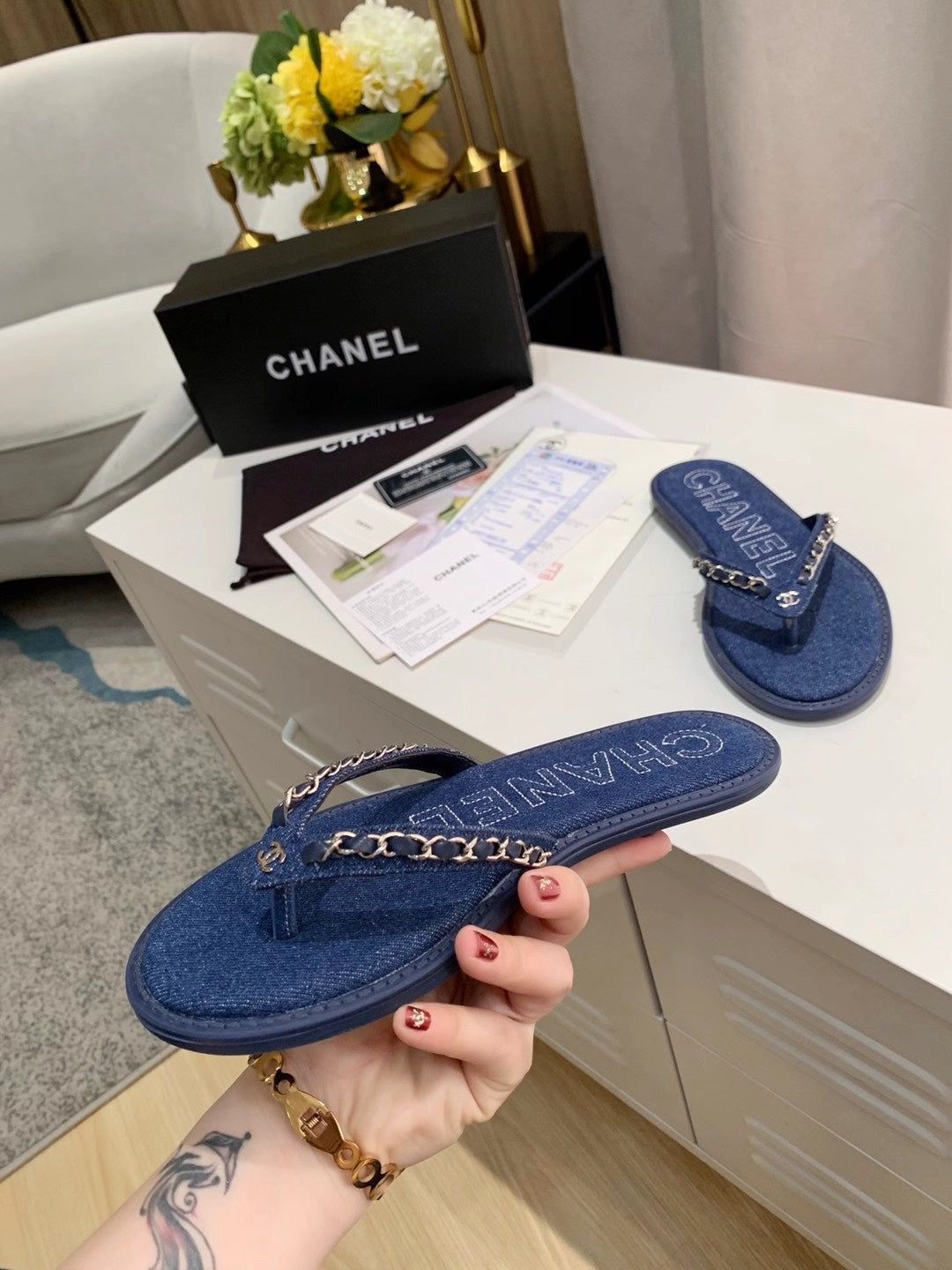 THONG SLIPPERS IN COBALT BLUE DENIM - 35