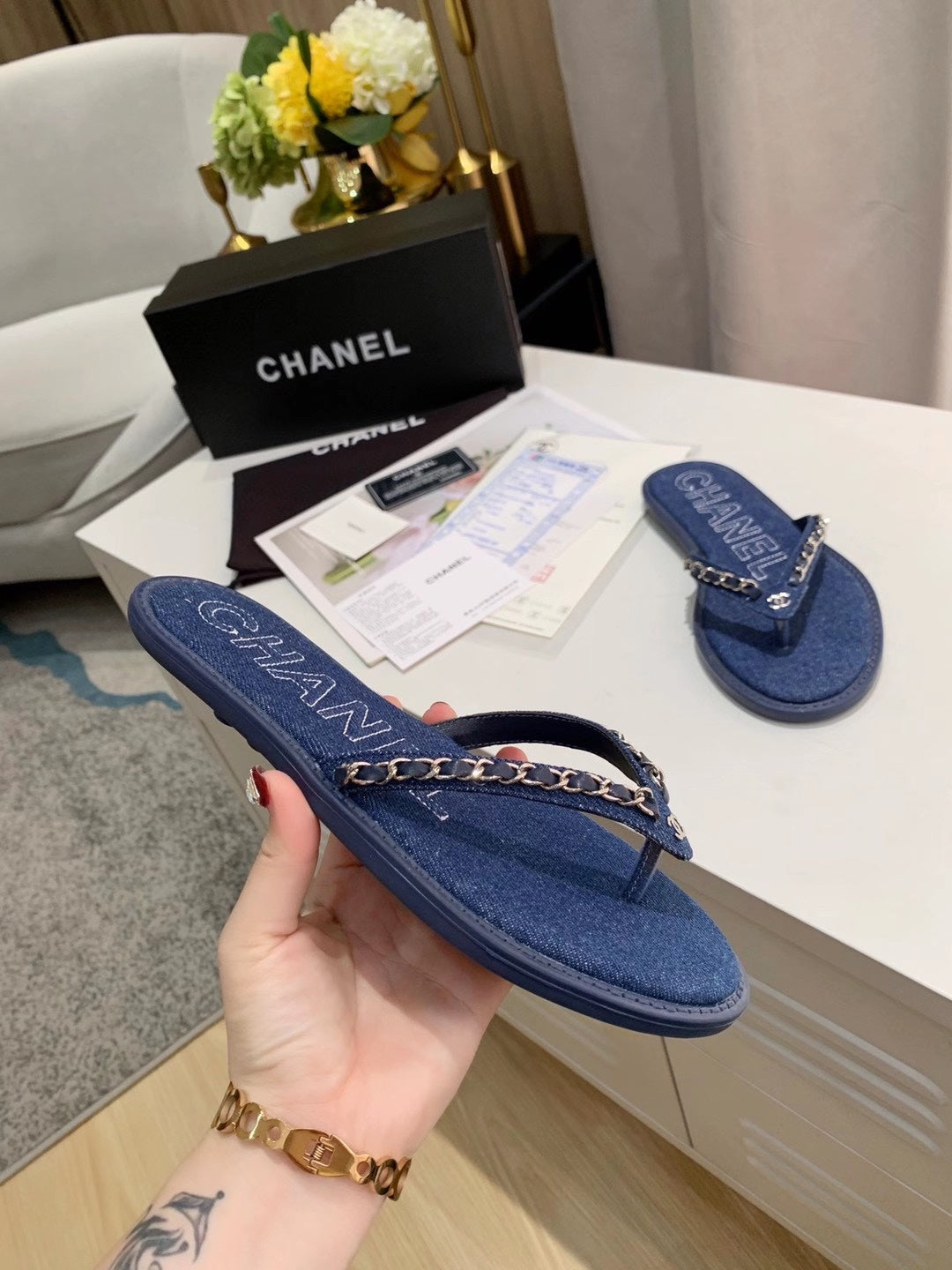 THONG SLIPPERS IN COBALT BLUE DENIM - 35