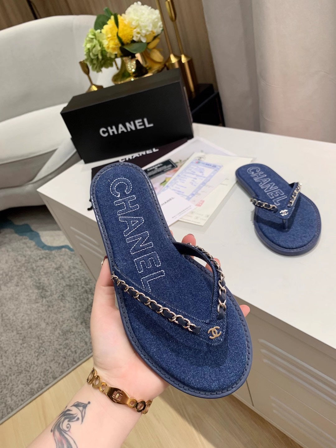 THONG SLIPPERS IN COBALT BLUE DENIM - 35