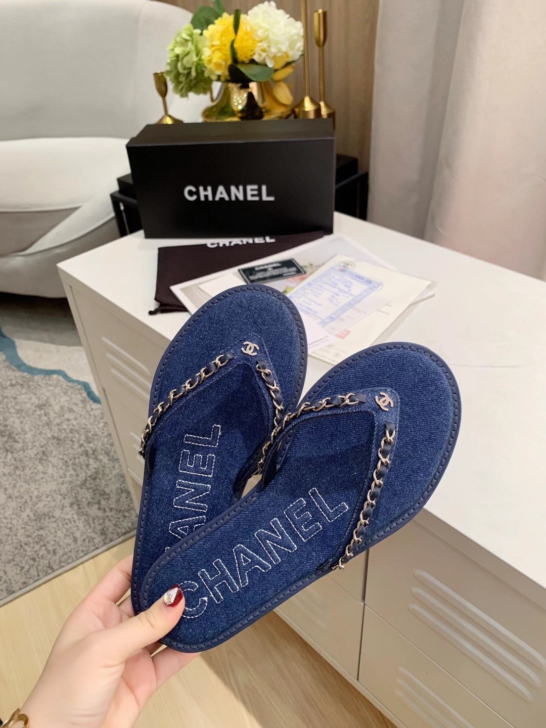 THONG SLIPPERS IN COBALT BLUE DENIM - 35