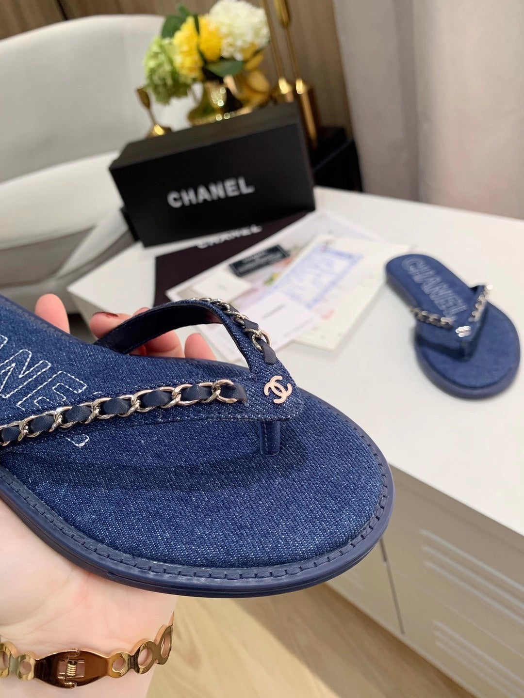 THONG SLIPPERS IN COBALT BLUE DENIM - 35