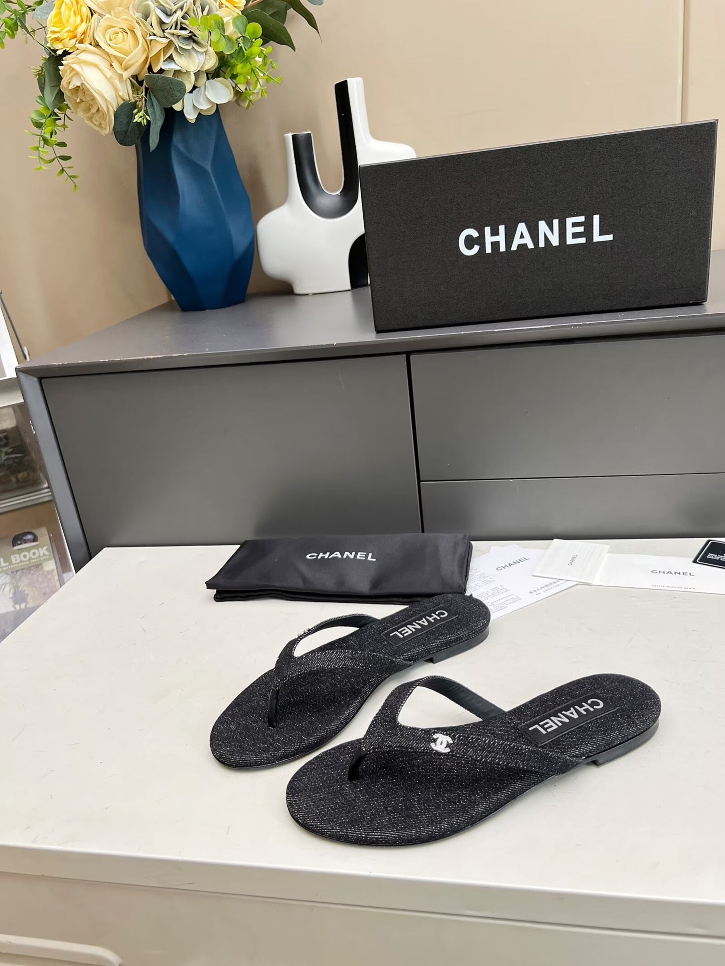 THONG SLIPPERS IN BLACK DENIM - 35