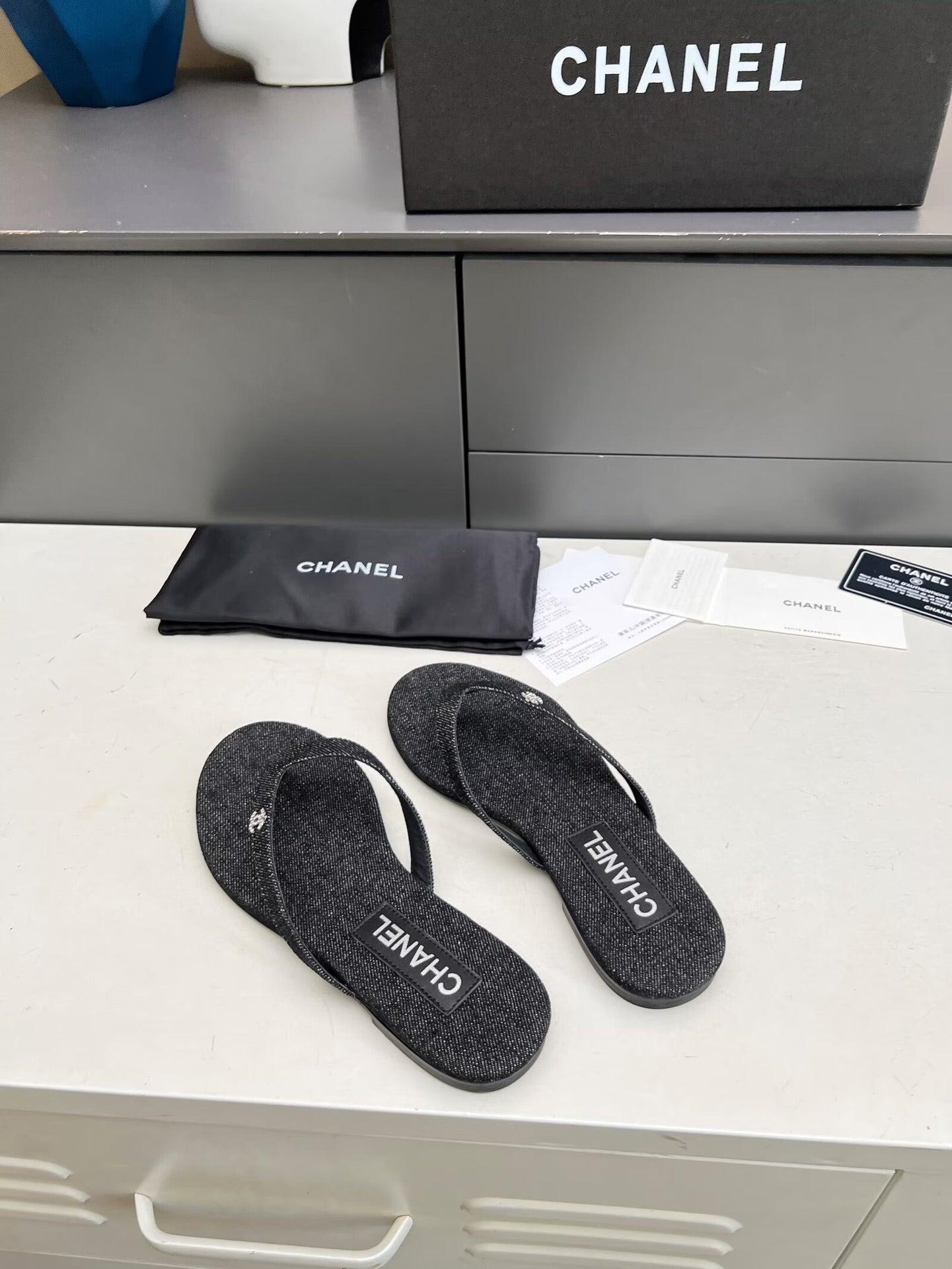 THONG SLIPPERS IN BLACK DENIM - 35