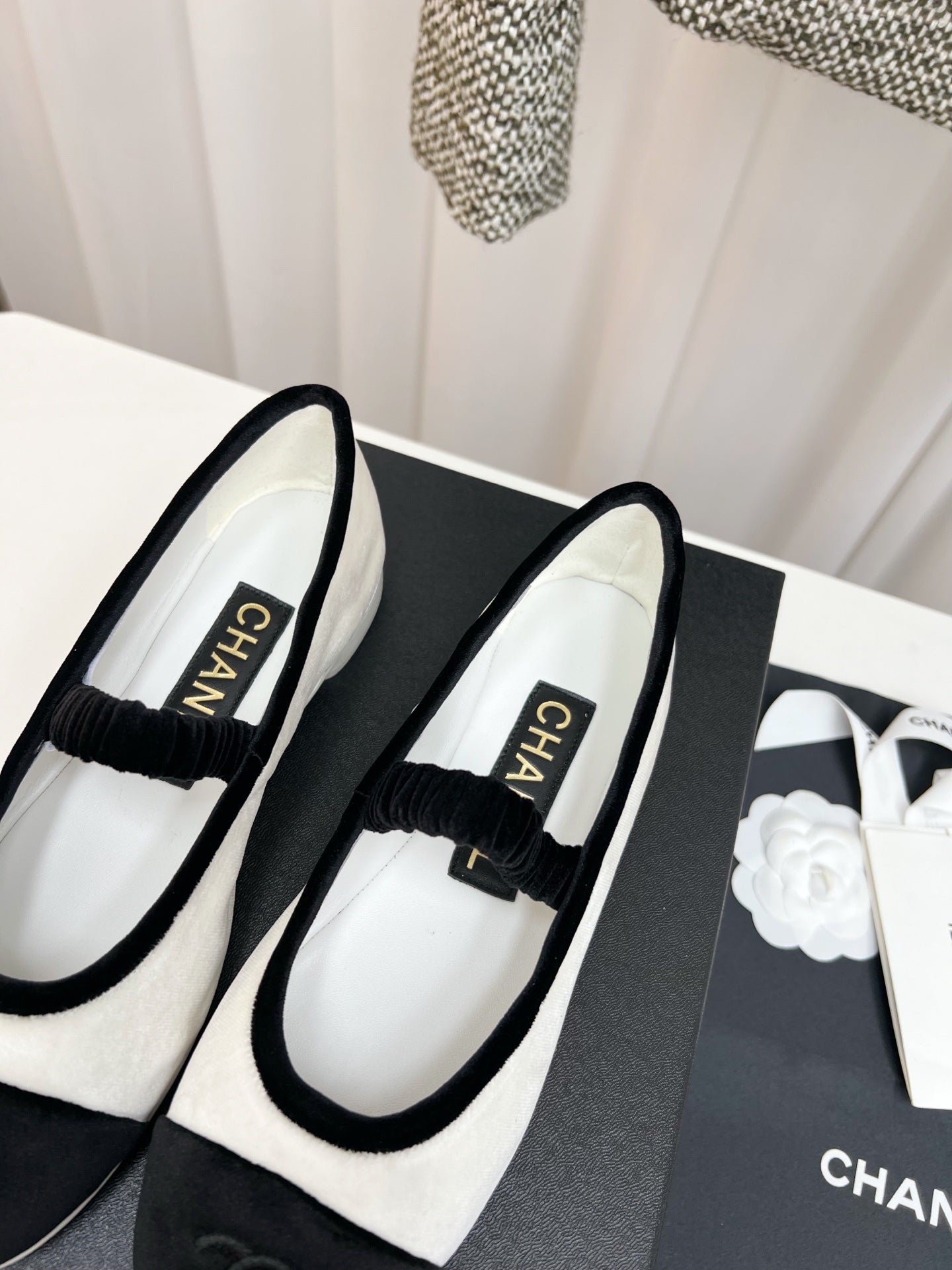 CC MARY JANE FLAT IN WHITE AND BLACK VELVET - 35