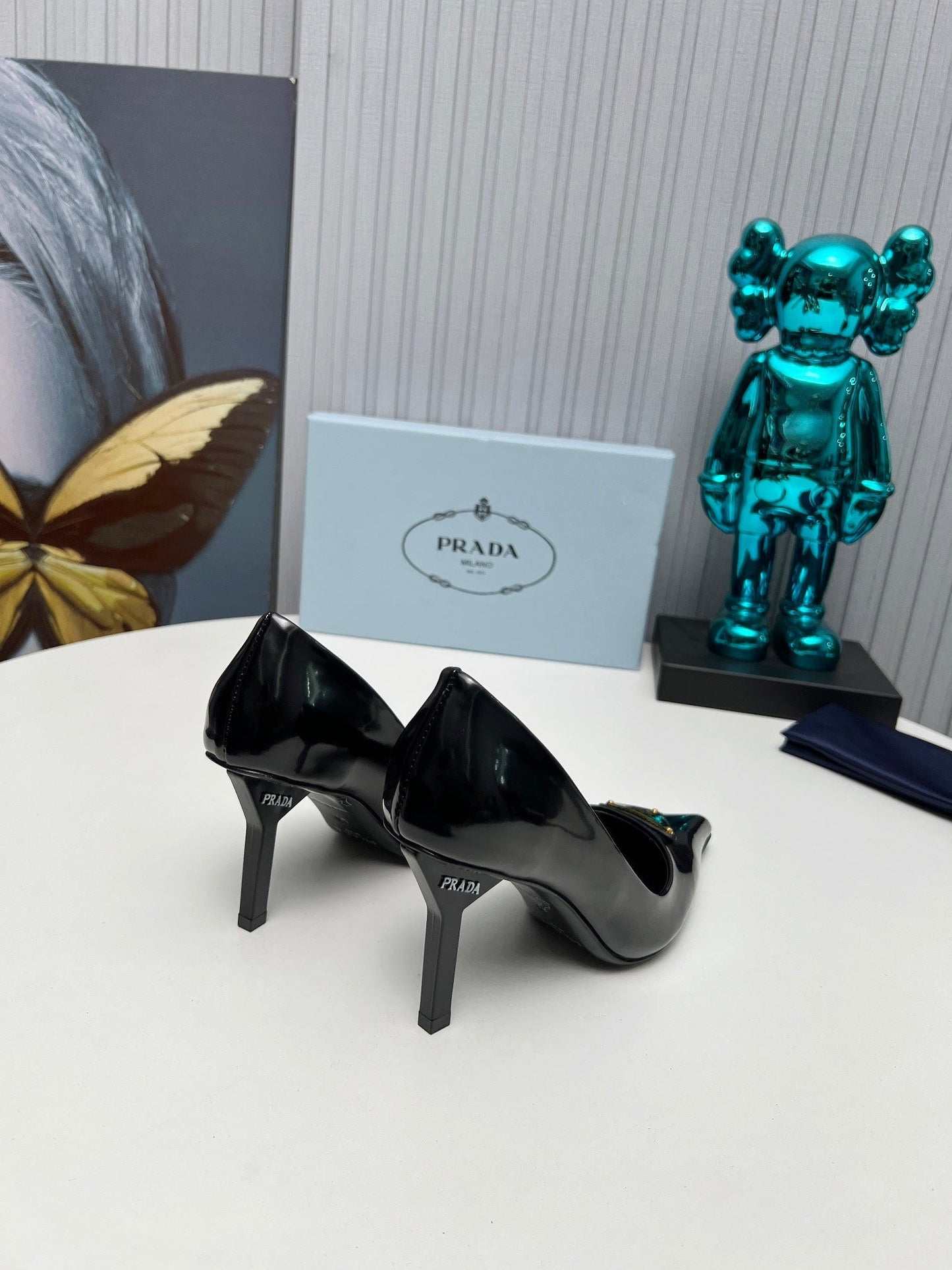 HIGH-HEEL PUMPS IN BLACK CALFSKIN - 34