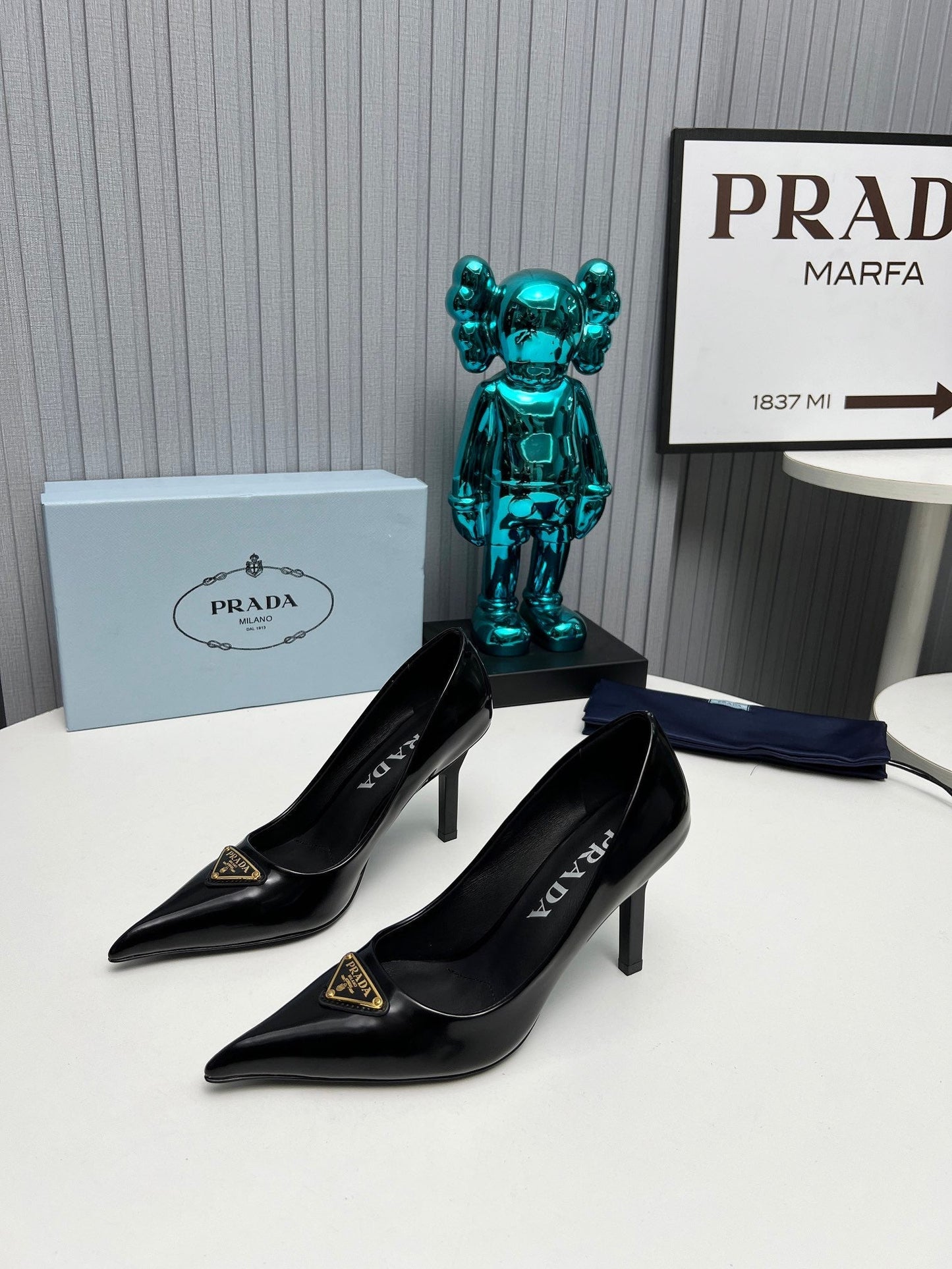 HIGH-HEEL PUMPS IN BLACK CALFSKIN - 34