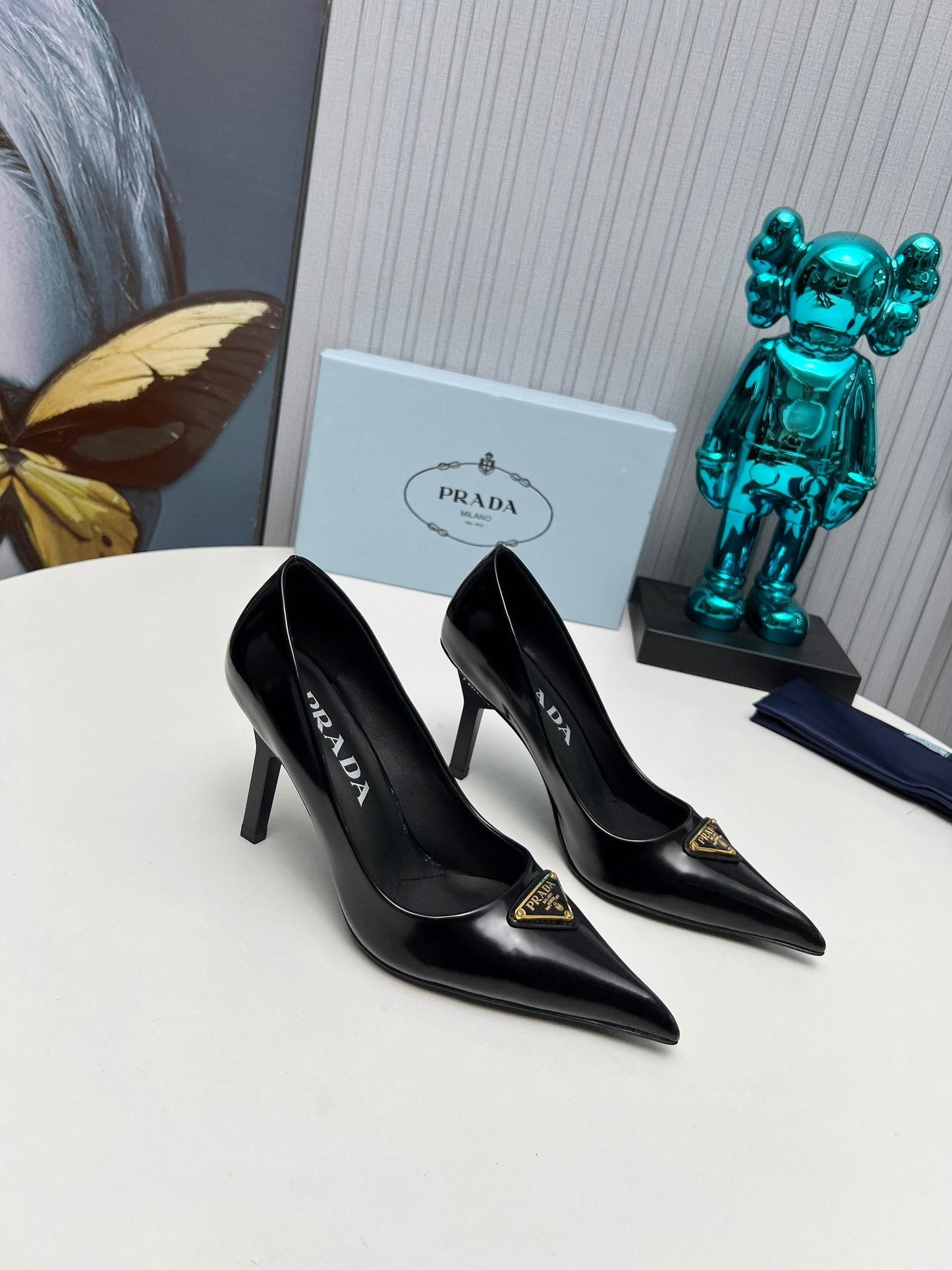 HIGH-HEEL PUMPS IN BLACK CALFSKIN - 34