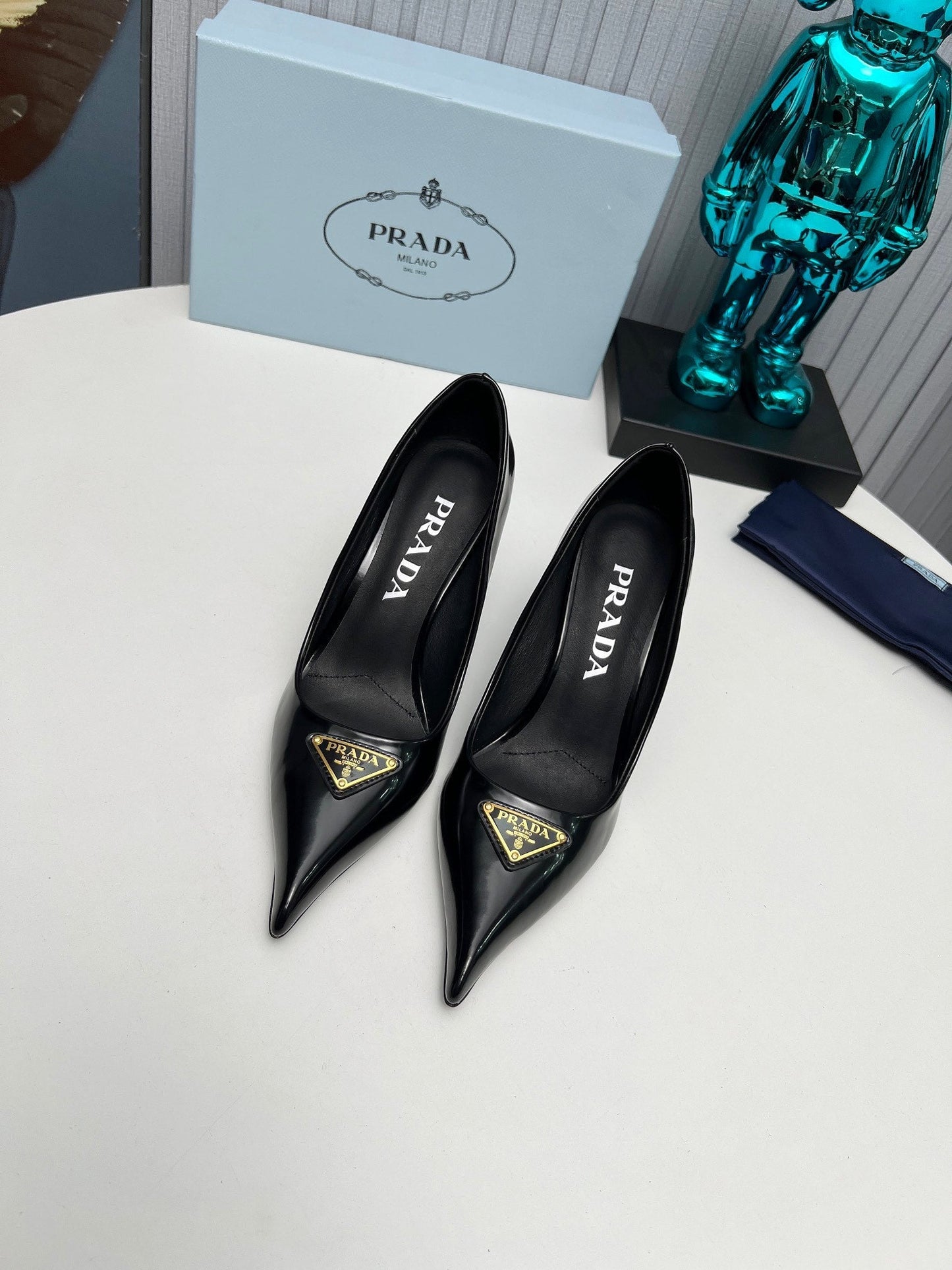 HIGH-HEEL PUMPS IN BLACK CALFSKIN - 34