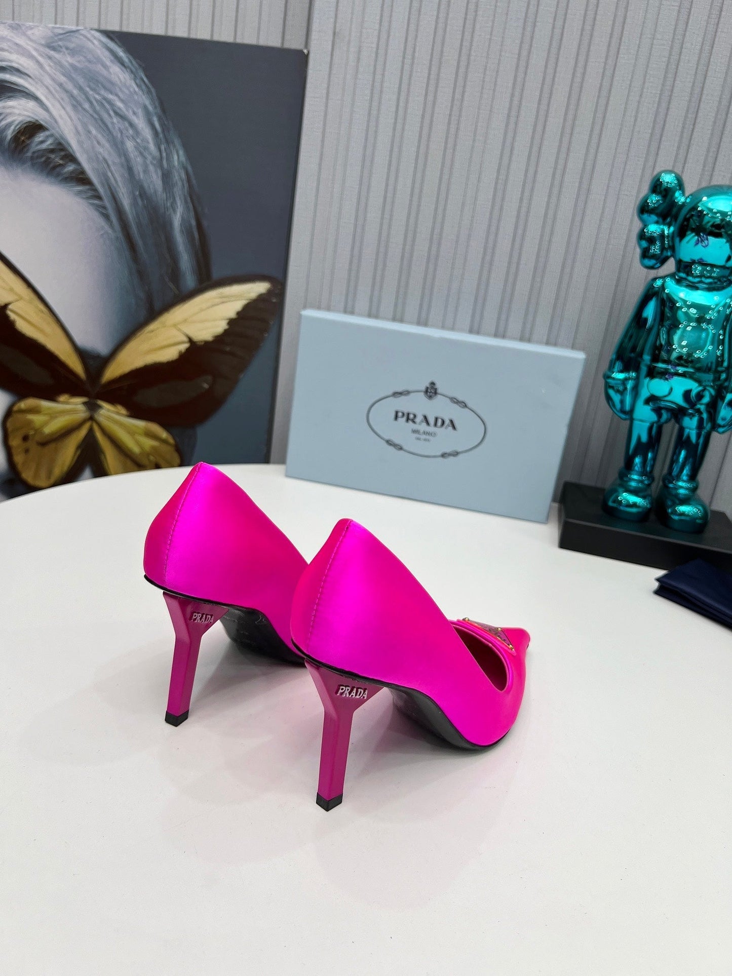 HIGH-HEEL PUMPS IN HOT PINK SATIN - 34