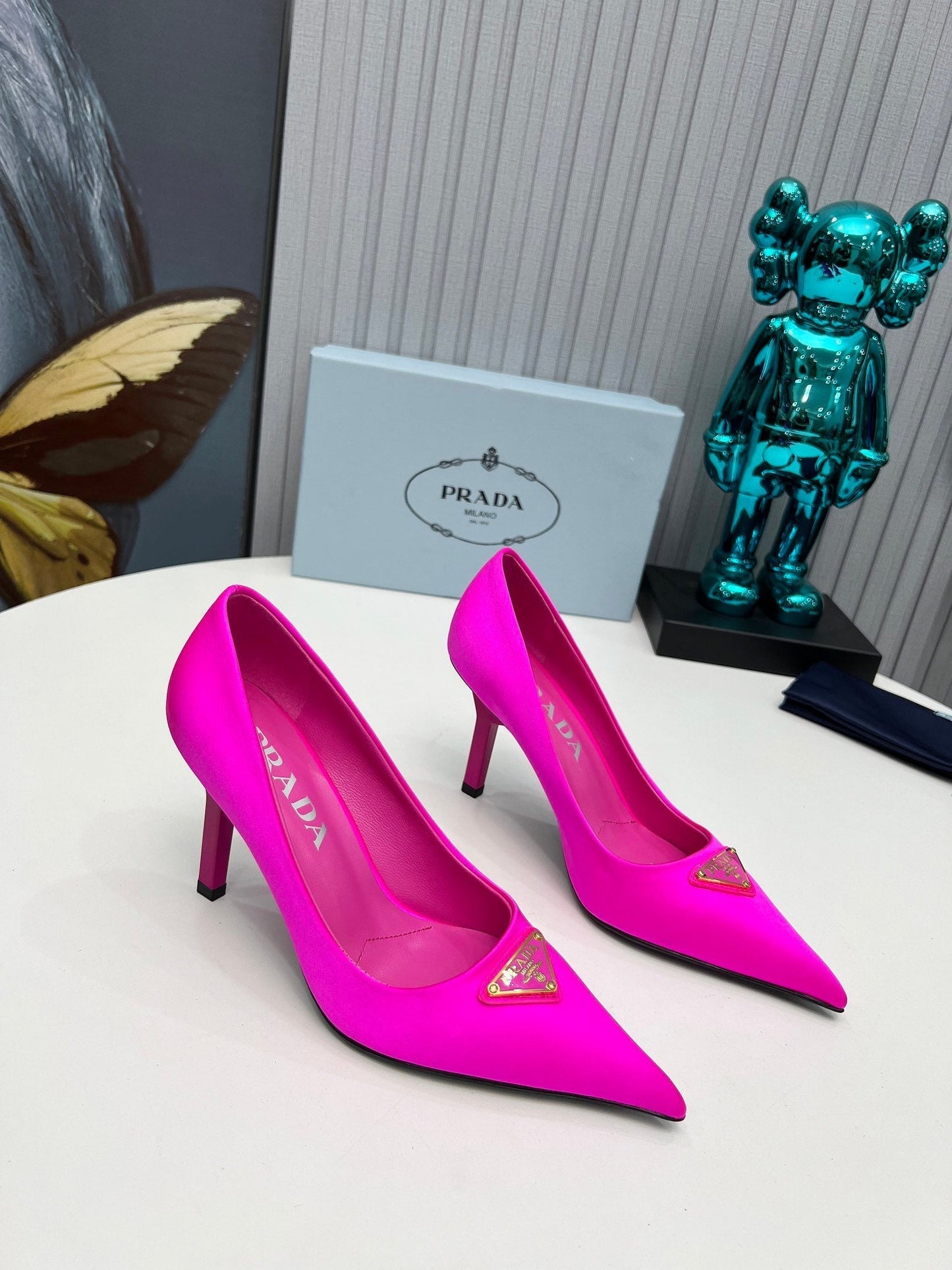 HIGH-HEEL PUMPS IN HOT PINK SATIN - 34