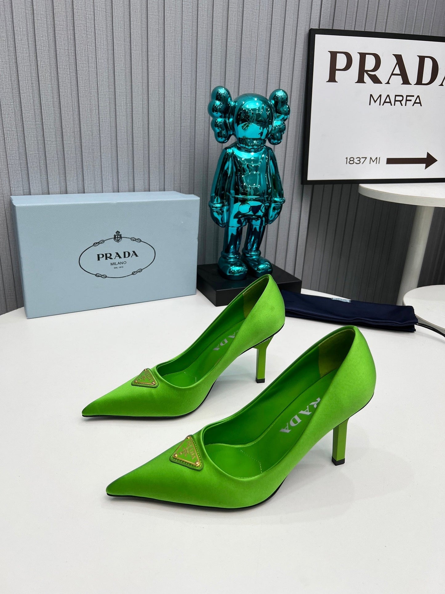 HIGH-HEEL PUMPS IN THYME GREEN SATIN - 34