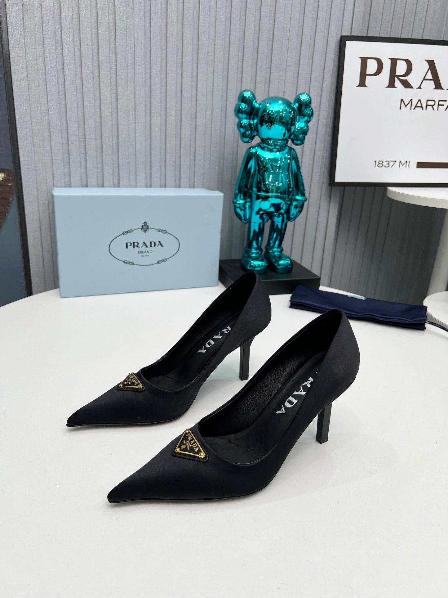 HIGH-HEEL PUMPS IN BLACK SATIN - 34