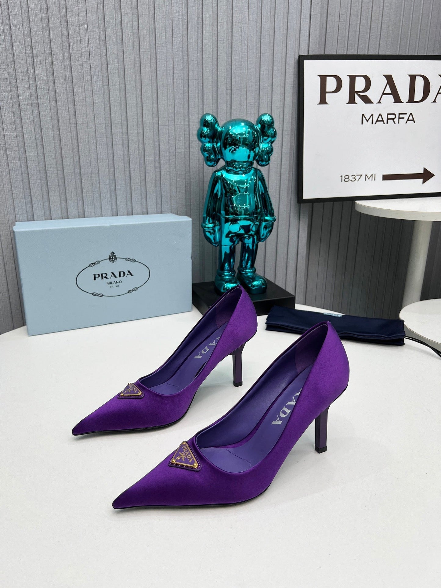 HIGH-HEEL PUMPS IN VIOLET SATIN - 34