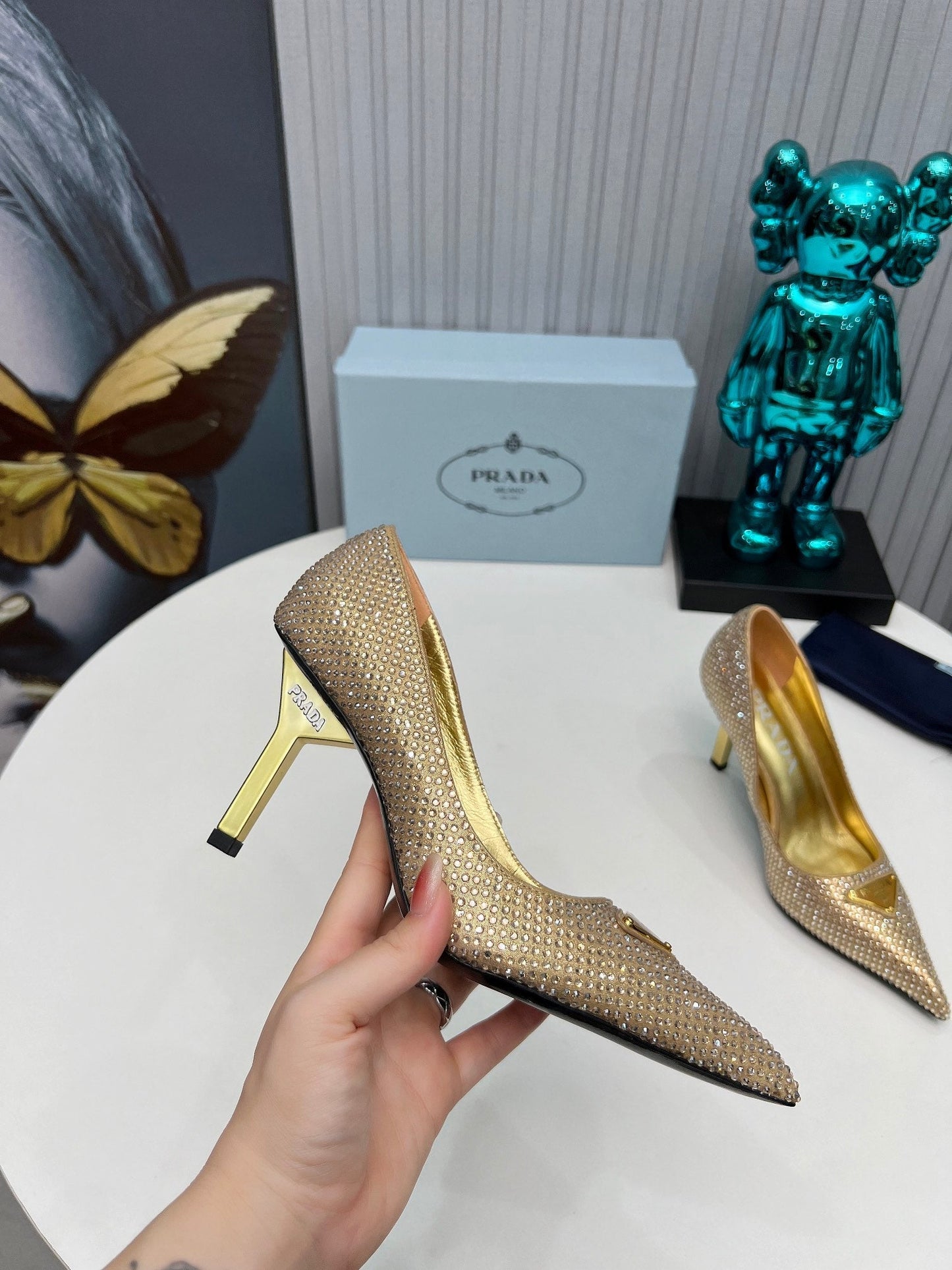 CRYSTAL HIGH-HEEL PUMPS IN GOLD SATIN WITH TRIANGLE LOGO - 34