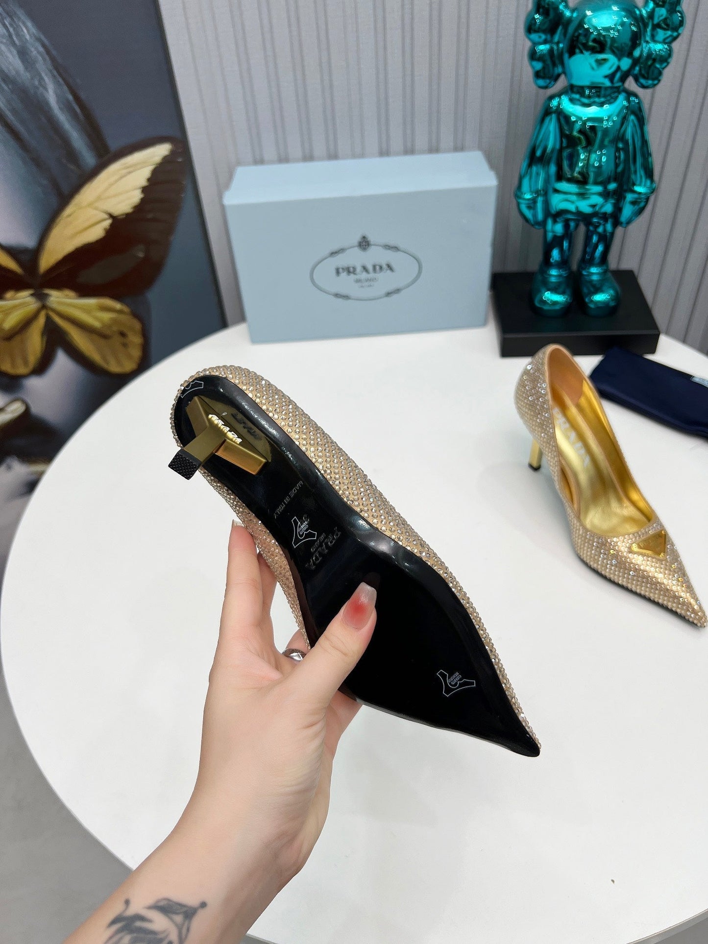 CRYSTAL HIGH-HEEL PUMPS IN GOLD SATIN WITH TRIANGLE LOGO - 34