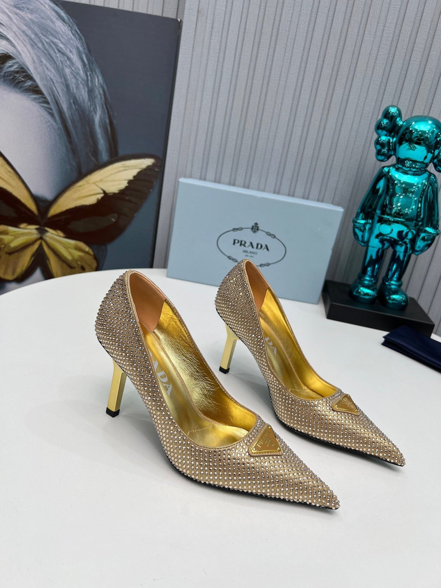 CRYSTAL HIGH-HEEL PUMPS IN GOLD SATIN WITH TRIANGLE LOGO - 34