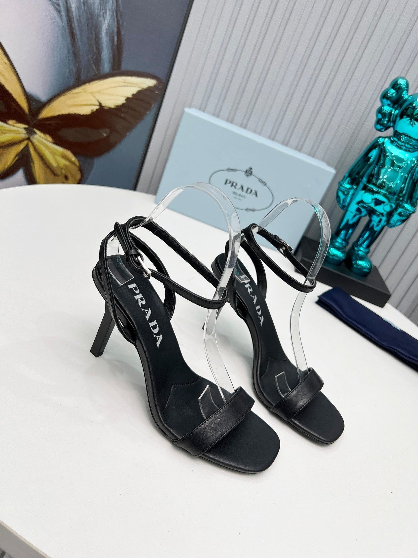 БОСОНІЖКИ PRADA 26S НА ШПИЛЬЦІ 80 ММ З РЕМІНЦЕМ НА ЩИКОЛОТЦІ З ЧОРНОЇ ТЕЛЯЧОЇ ШКІРИ