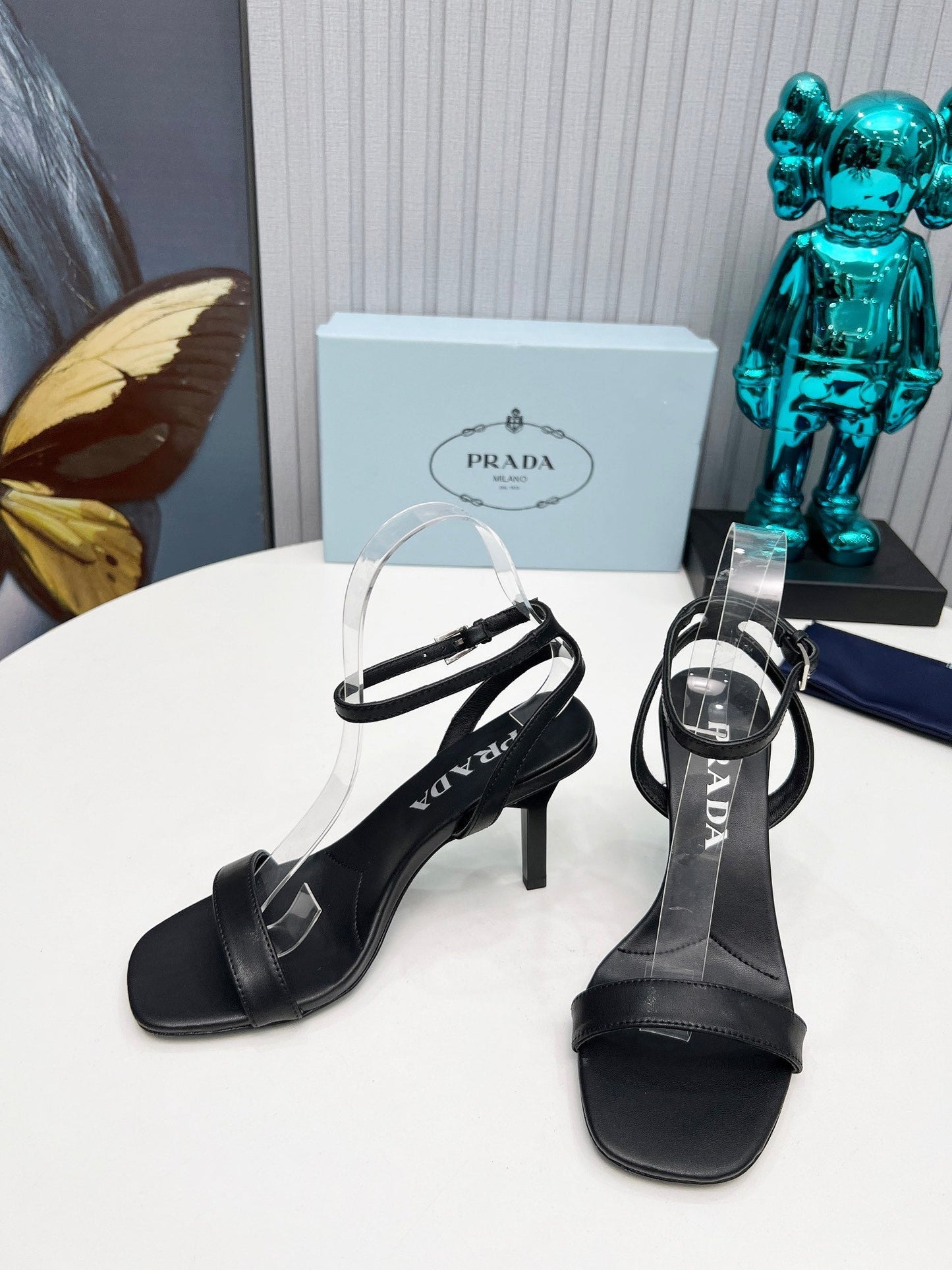 БОСОНІЖКИ PRADA 26S НА ШПИЛЬЦІ 80 ММ З РЕМІНЦЕМ НА ЩИКОЛОТЦІ З ЧОРНОЇ ТЕЛЯЧОЇ ШКІРИ