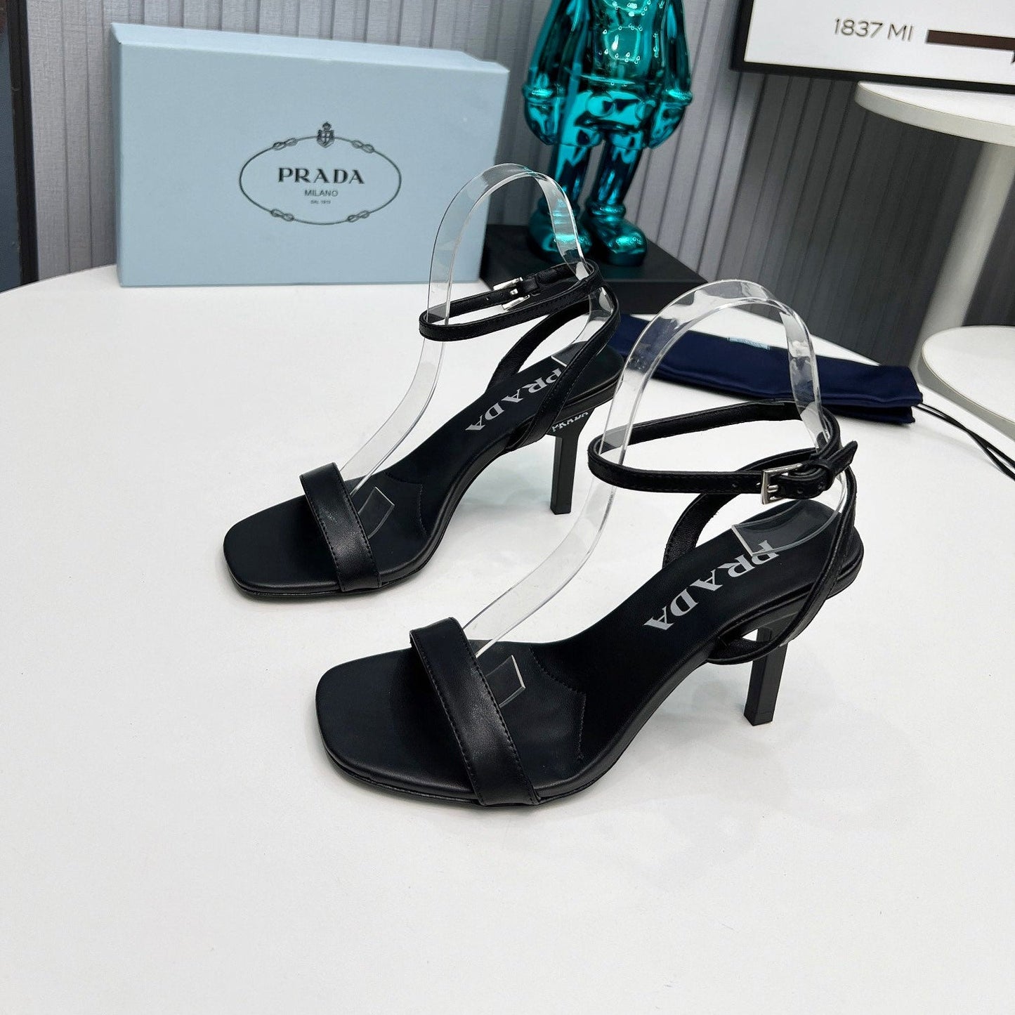 БОСОНІЖКИ PRADA 26S НА ШПИЛЬЦІ 80 ММ З РЕМІНЦЕМ НА ЩИКОЛОТЦІ З ЧОРНОЇ ТЕЛЯЧОЇ ШКІРИ