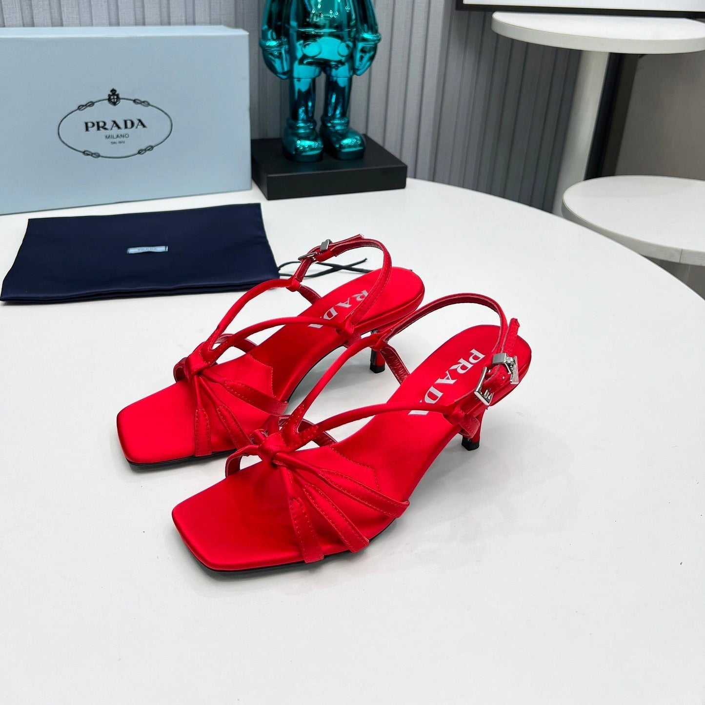 БОСОНІЖКИ PRADA 26S НА ШПИЛЬЦІ 60 ММ З ТЕМНО-ЧЕРВОНОГО АТЛАСУ