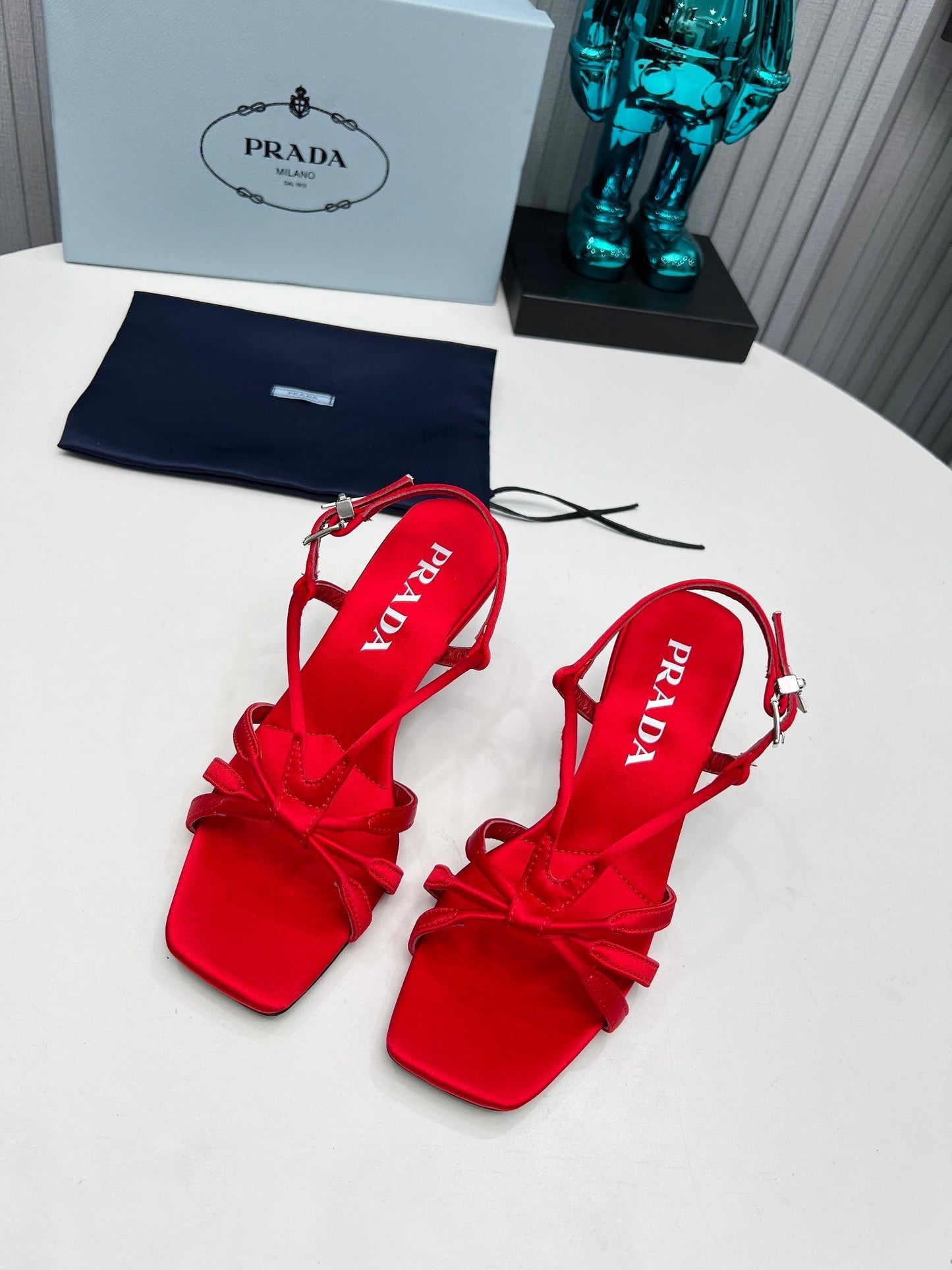 БОСОНІЖКИ PRADA 26S НА ШПИЛЬЦІ 60 ММ З ТЕМНО-ЧЕРВОНОГО АТЛАСУ