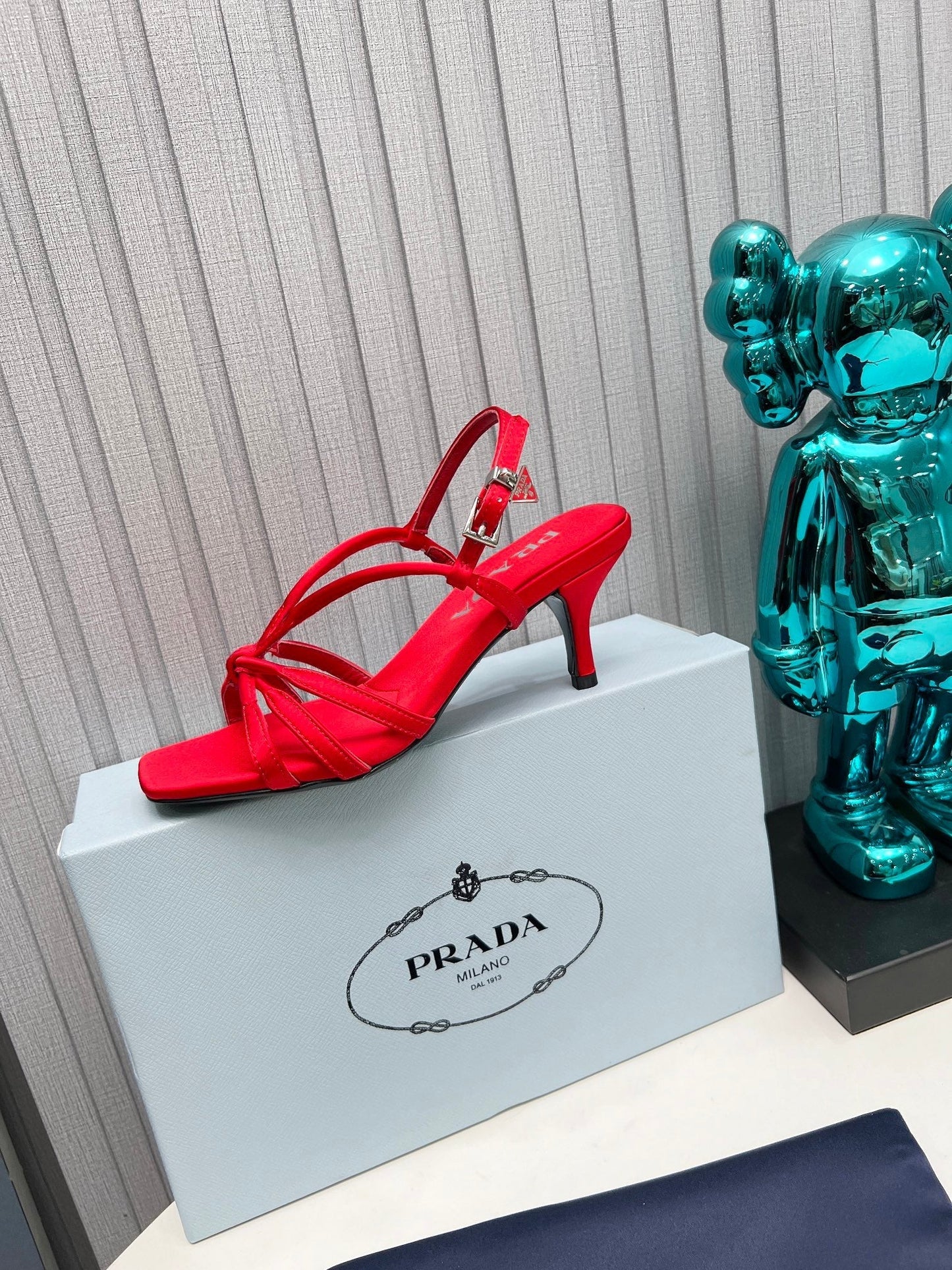 БОСОНІЖКИ PRADA 26S НА ШПИЛЬЦІ 60 ММ З ТЕМНО-ЧЕРВОНОГО АТЛАСУ