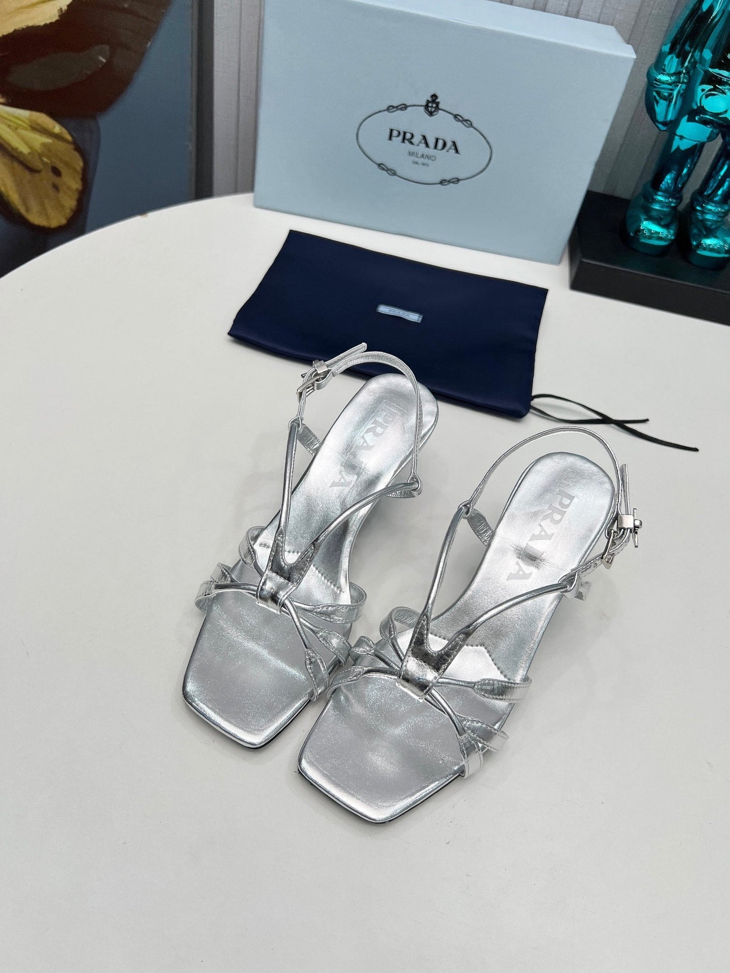 Босоніжки PRADA 26S на тонких ремінцях на шпильці 60 мм зі сріблястої телячої шкіри