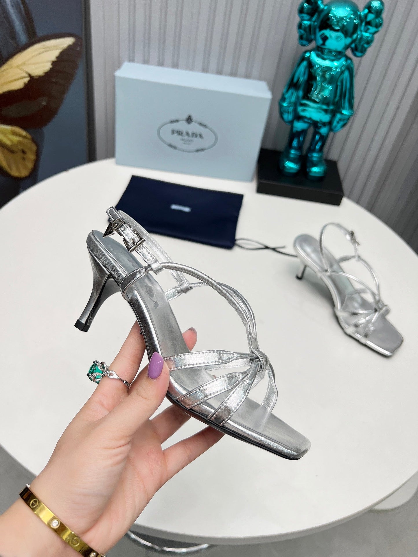 Босоніжки PRADA 26S на тонких ремінцях на шпильці 60 мм зі сріблястої телячої шкіри