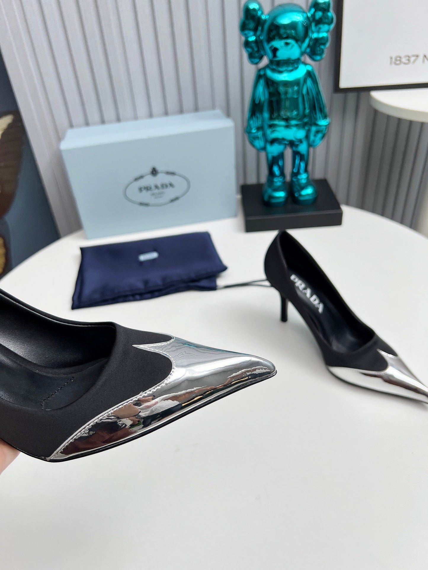 HIGH POINTED-TOE PUMPS IN BLACK MIX SILVER SATIN - 35