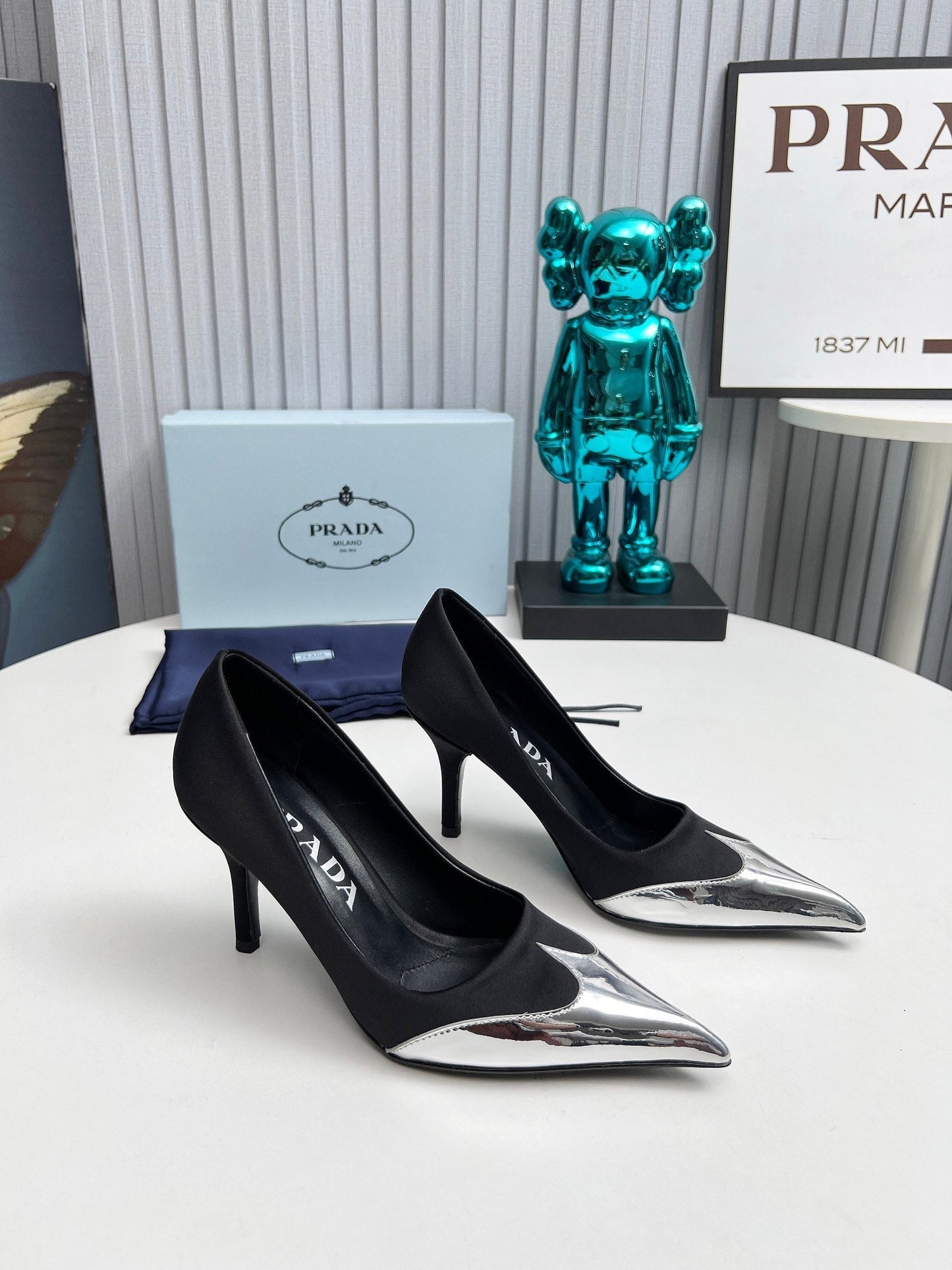 HIGH POINTED-TOE PUMPS IN BLACK MIX SILVER SATIN - 35