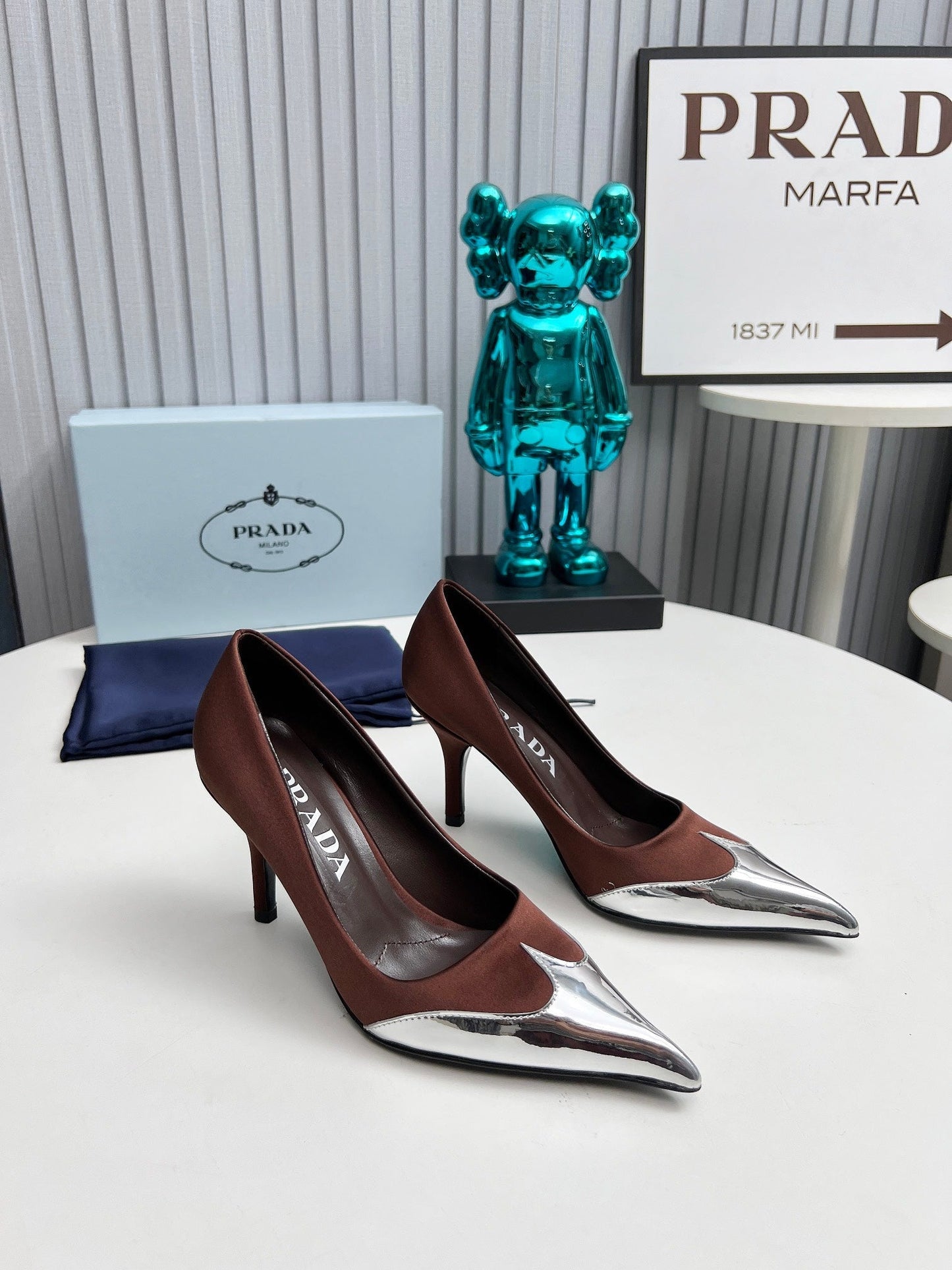 HIGH POINTED-TOE PUMPS IN CHOCOLATE MIX SILVER SATIN - 35