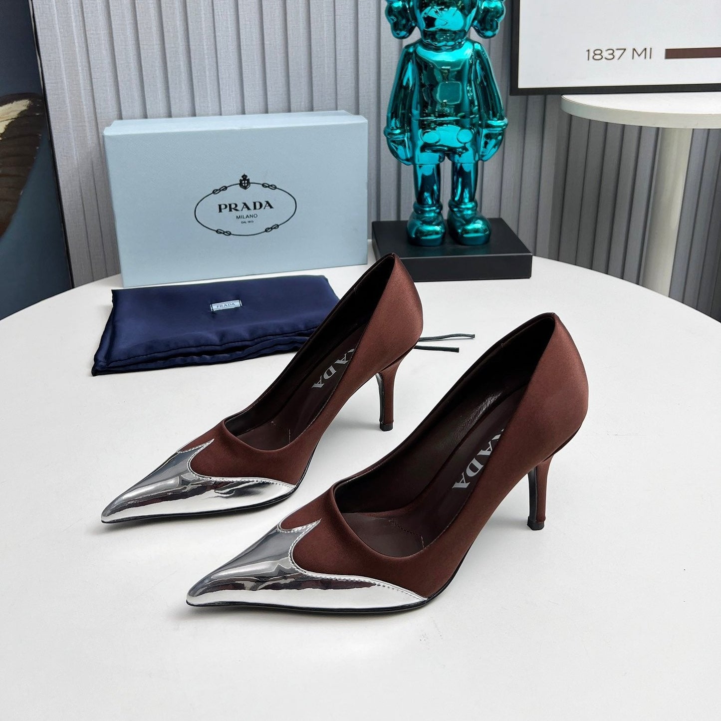 HIGH POINTED-TOE PUMPS IN CHOCOLATE MIX SILVER SATIN - 35