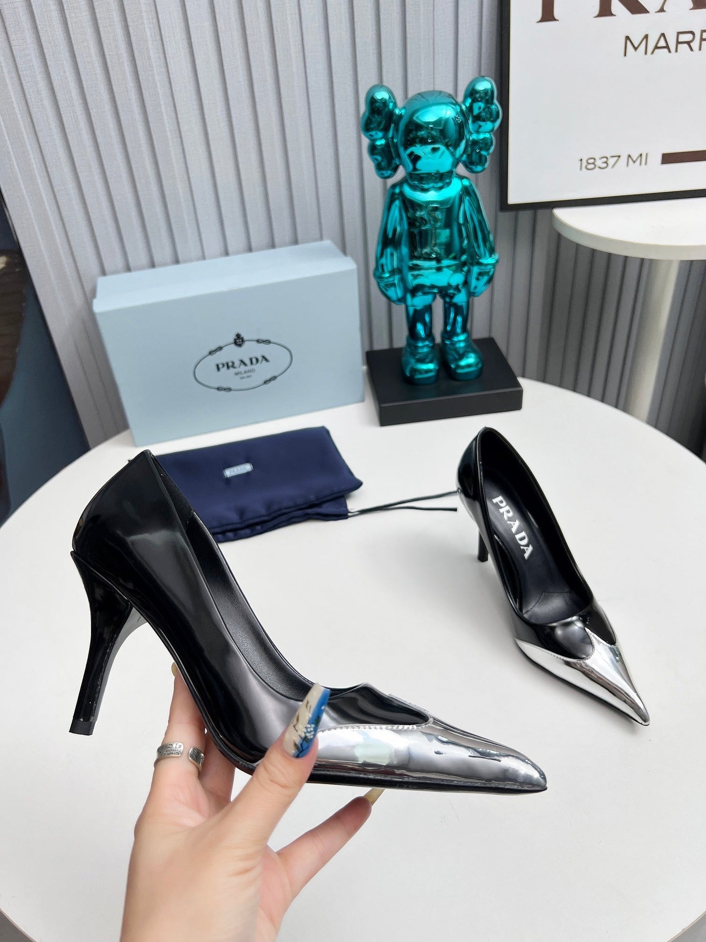 HIGH POINTED-TOE PUMPS IN SILVER MIX BLACK GLOSSY CALFSKIN - 35