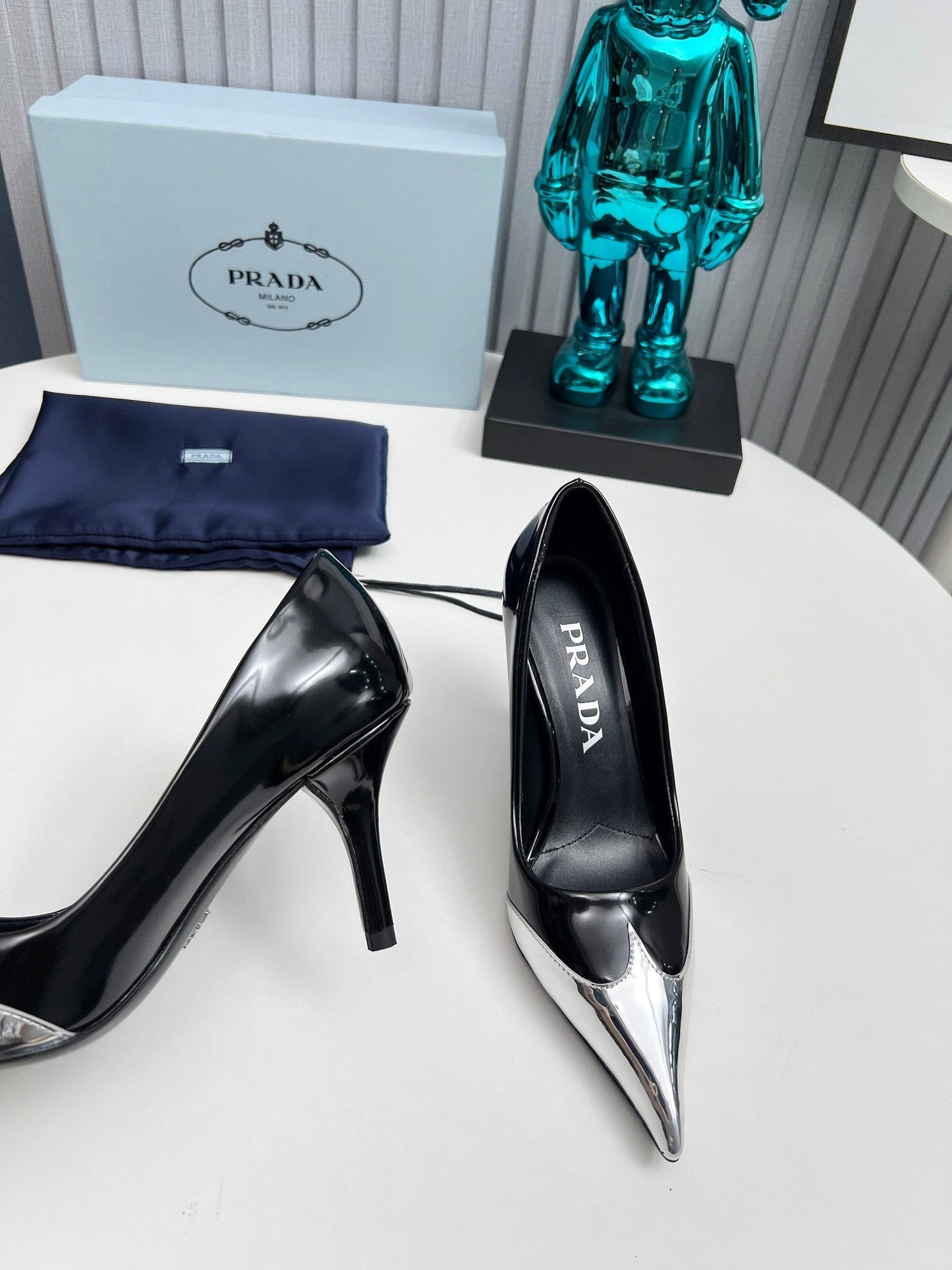 HIGH POINTED-TOE PUMPS IN SILVER MIX BLACK GLOSSY CALFSKIN - 35
