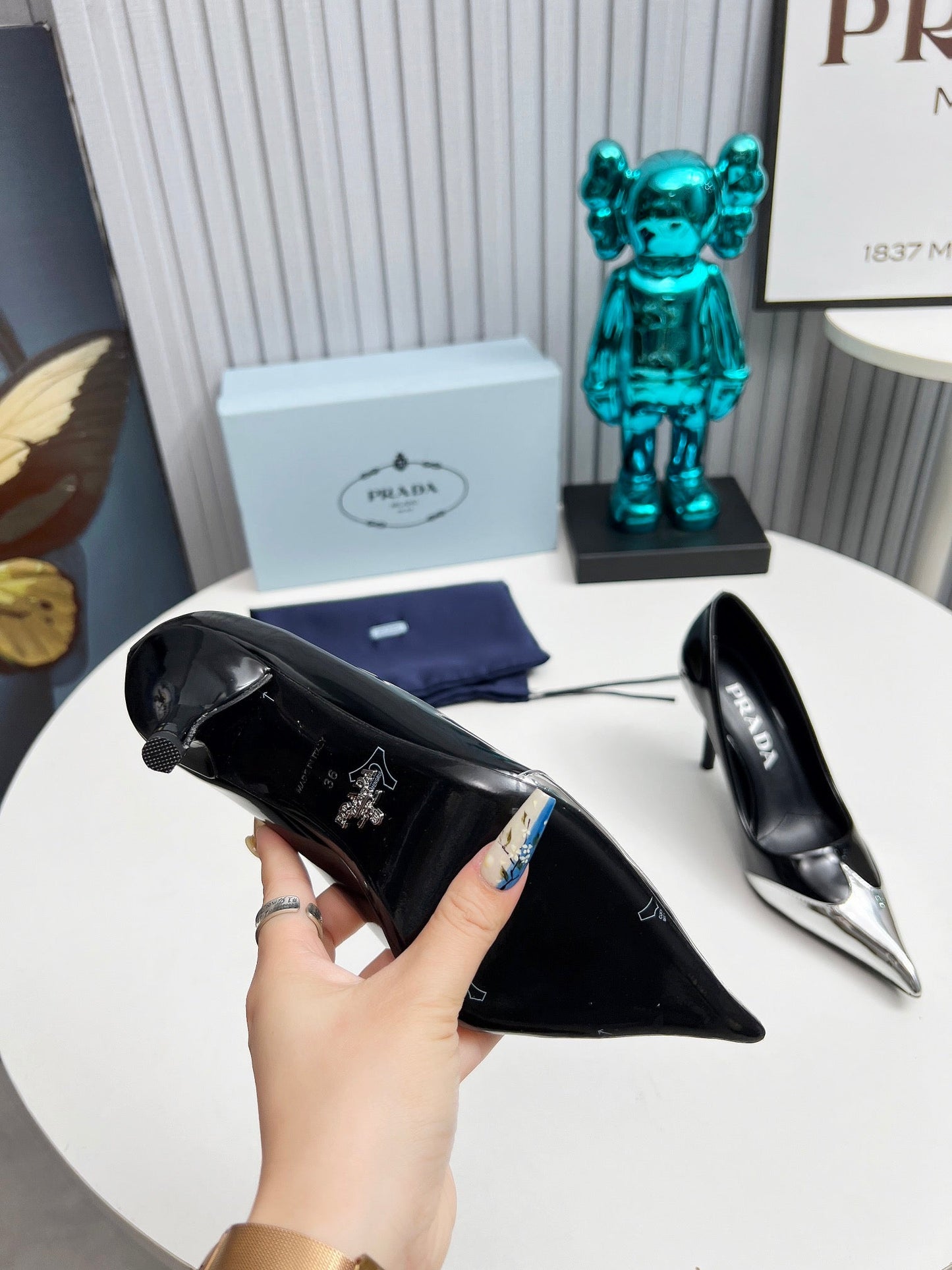 HIGH POINTED-TOE PUMPS IN SILVER MIX BLACK GLOSSY CALFSKIN - 35