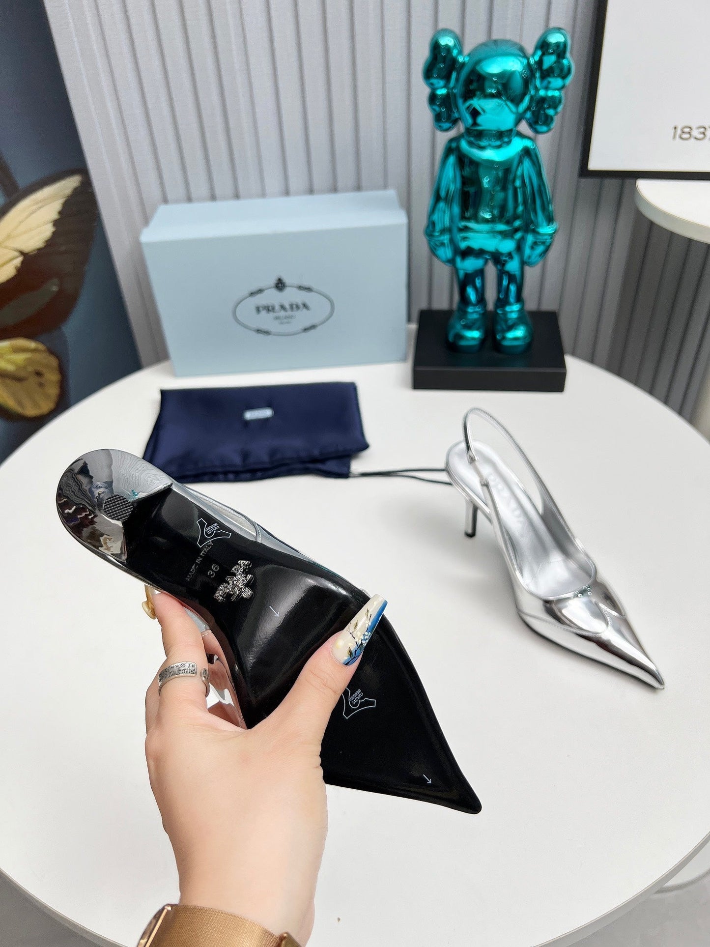 HIGH SLING BACK PUMPS IN SILVER GLOSSY CALFSKIN - 35