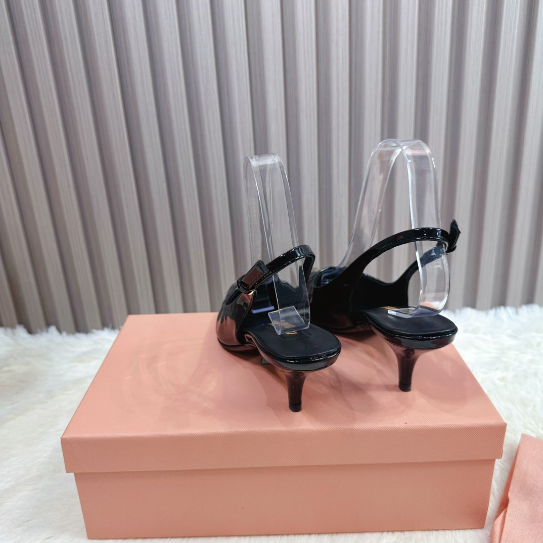 POINTED-TOE SLINGBACK IN BLACK GLOSSY CALFSKIN - 34