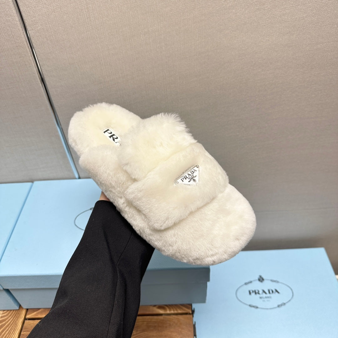 FLAT MULES IN WHITE RABBIT FUR - 35