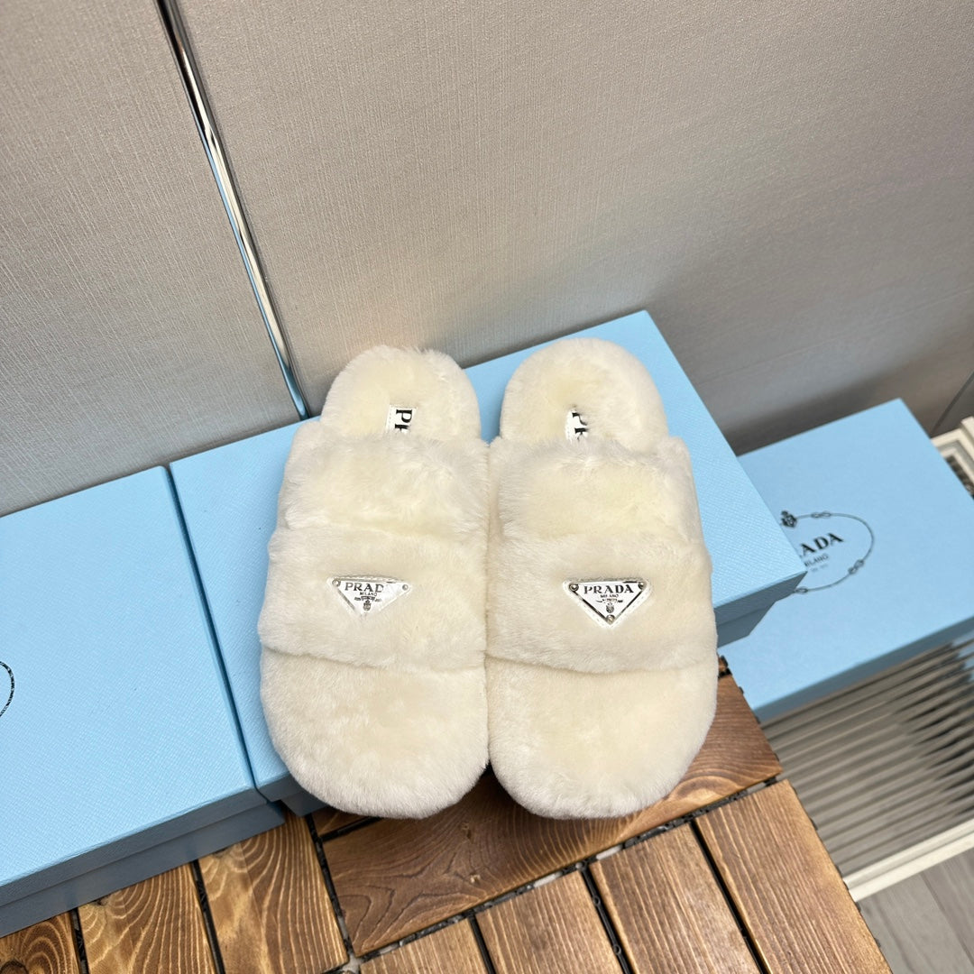 FLAT MULES IN WHITE RABBIT FUR - 35
